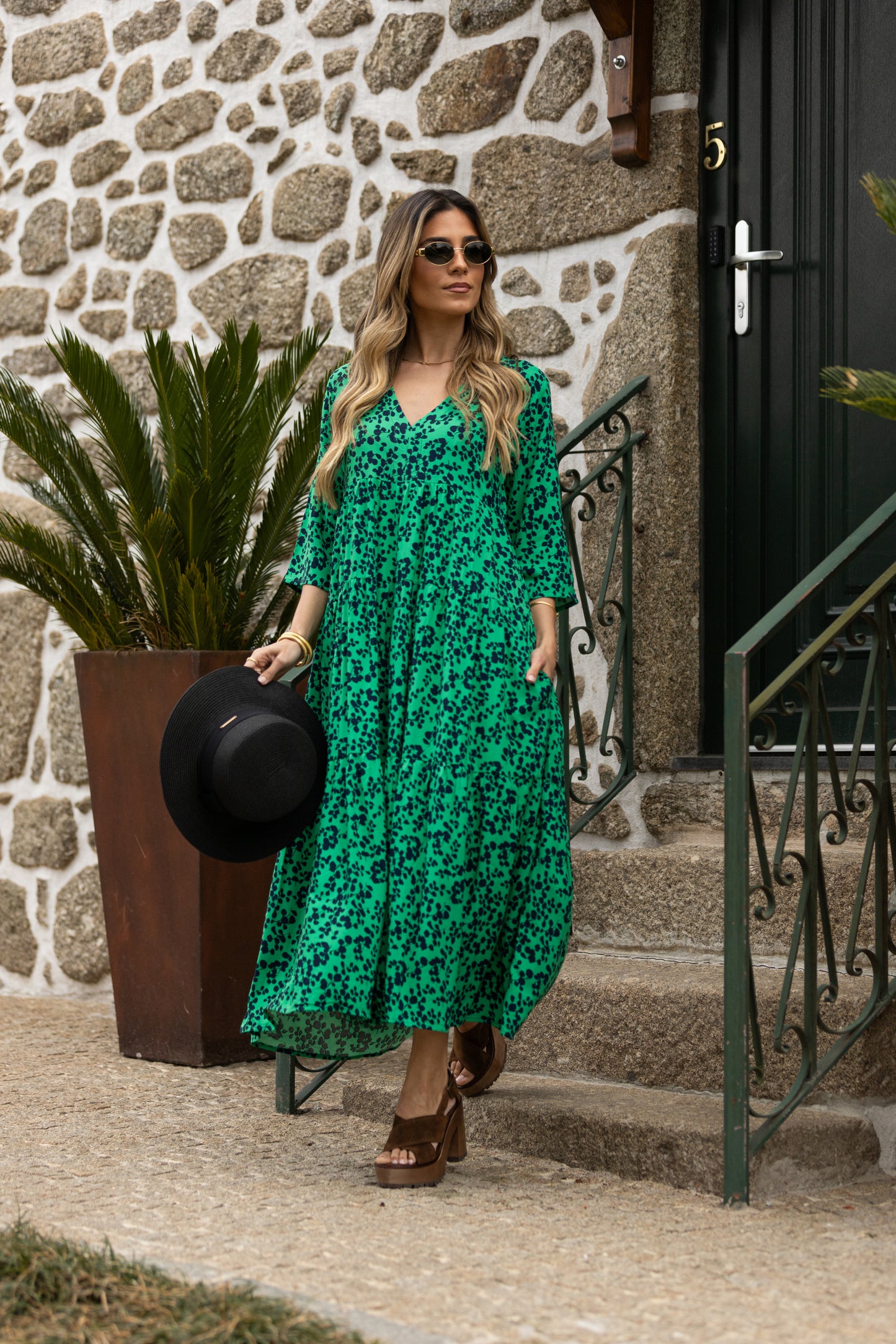 Vestido comprido com folhos