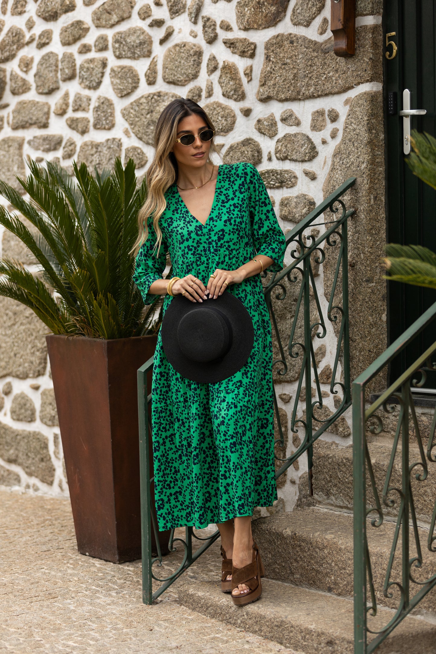 Vestido comprido com folhos