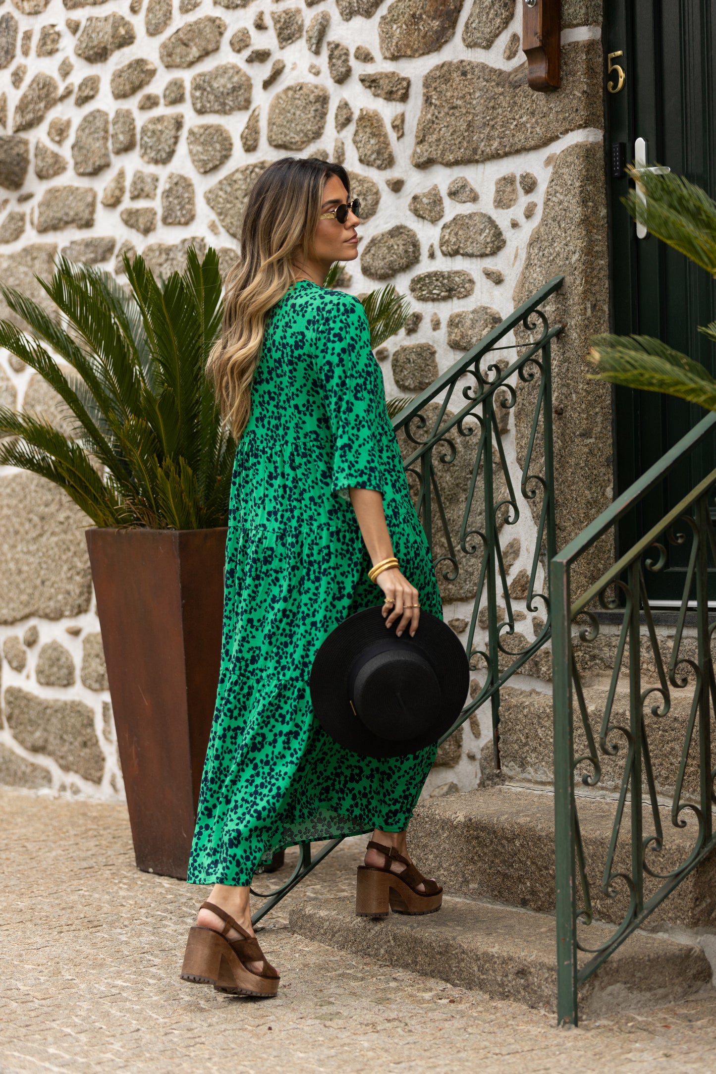 Vestido comprido com folhos