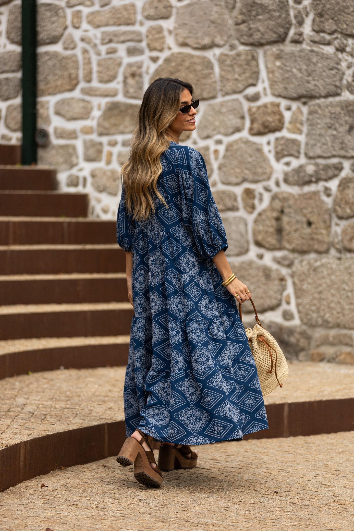 Vestido comprido com folhos
