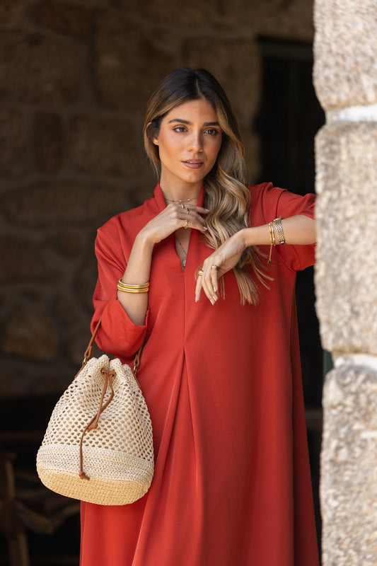 Bucket bag with straw effect