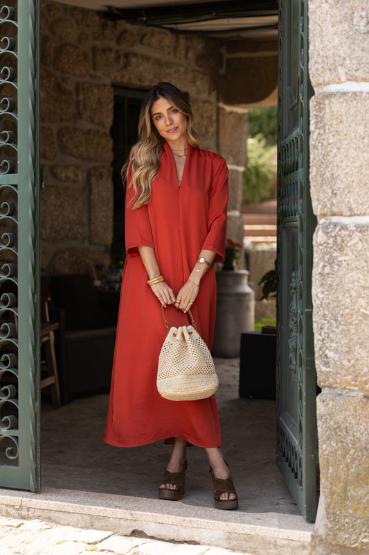 Bucket bag with straw effect