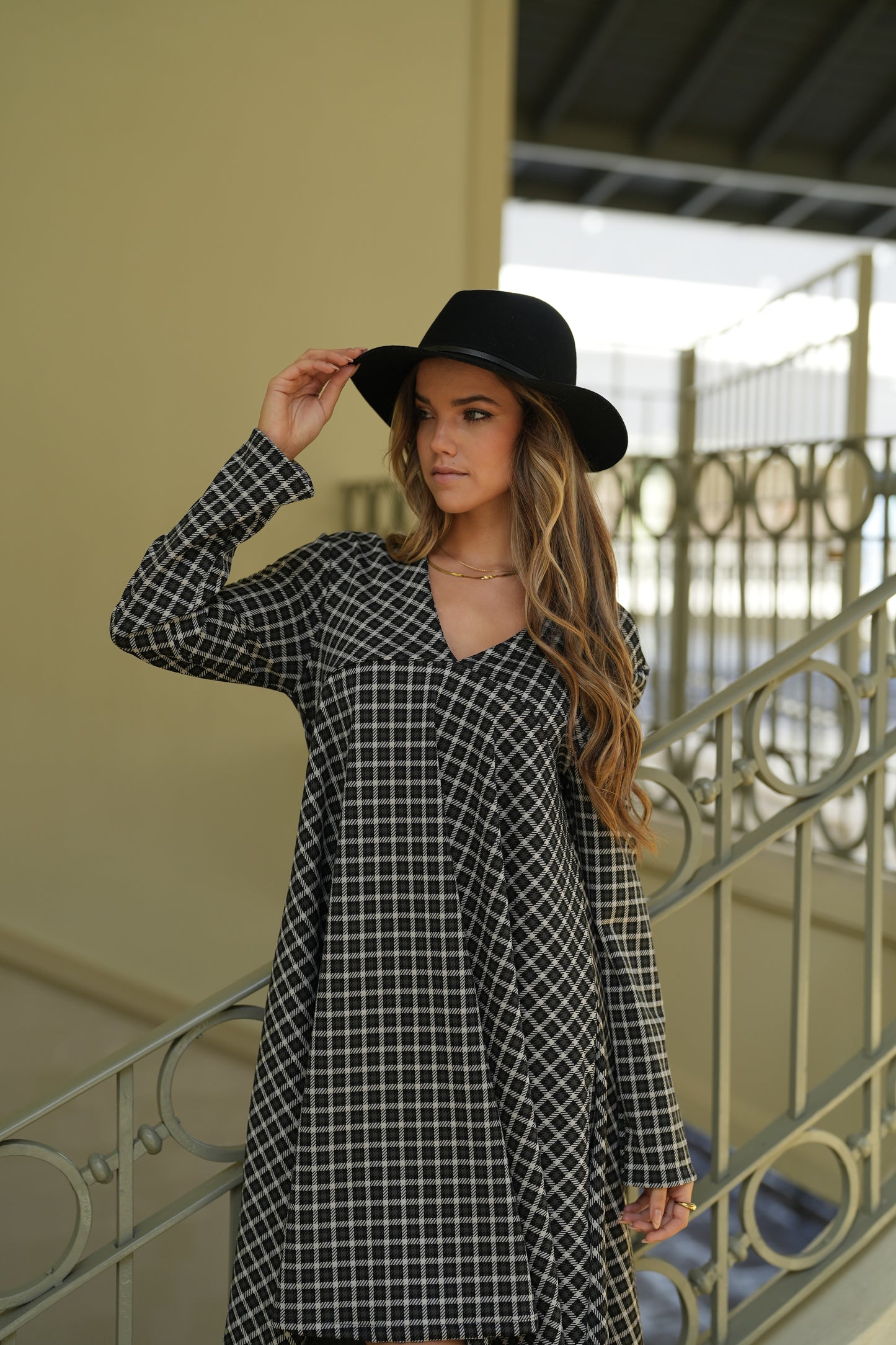 Vestido assimétrico em xadrez