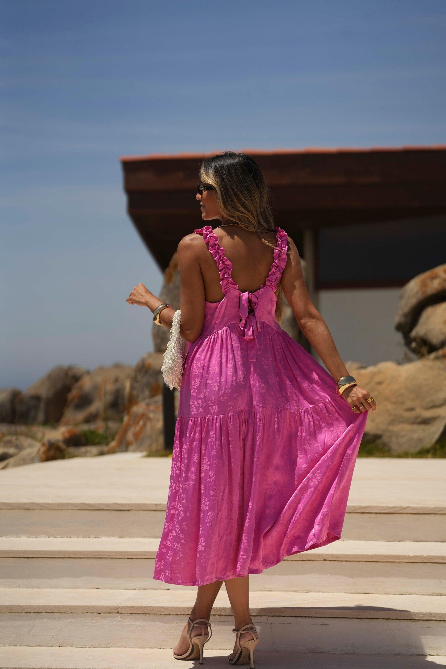 Vestido comprido com folho