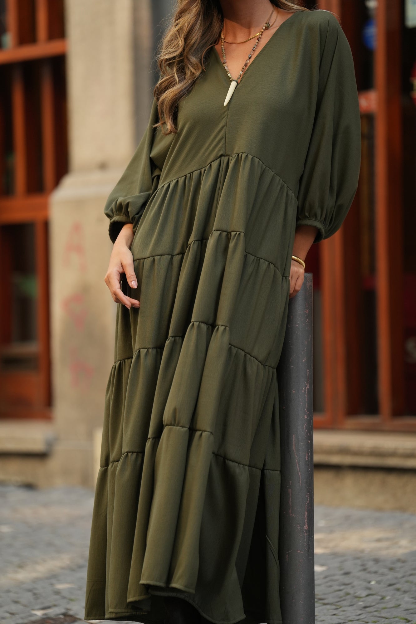 Vestido comprido com folhos