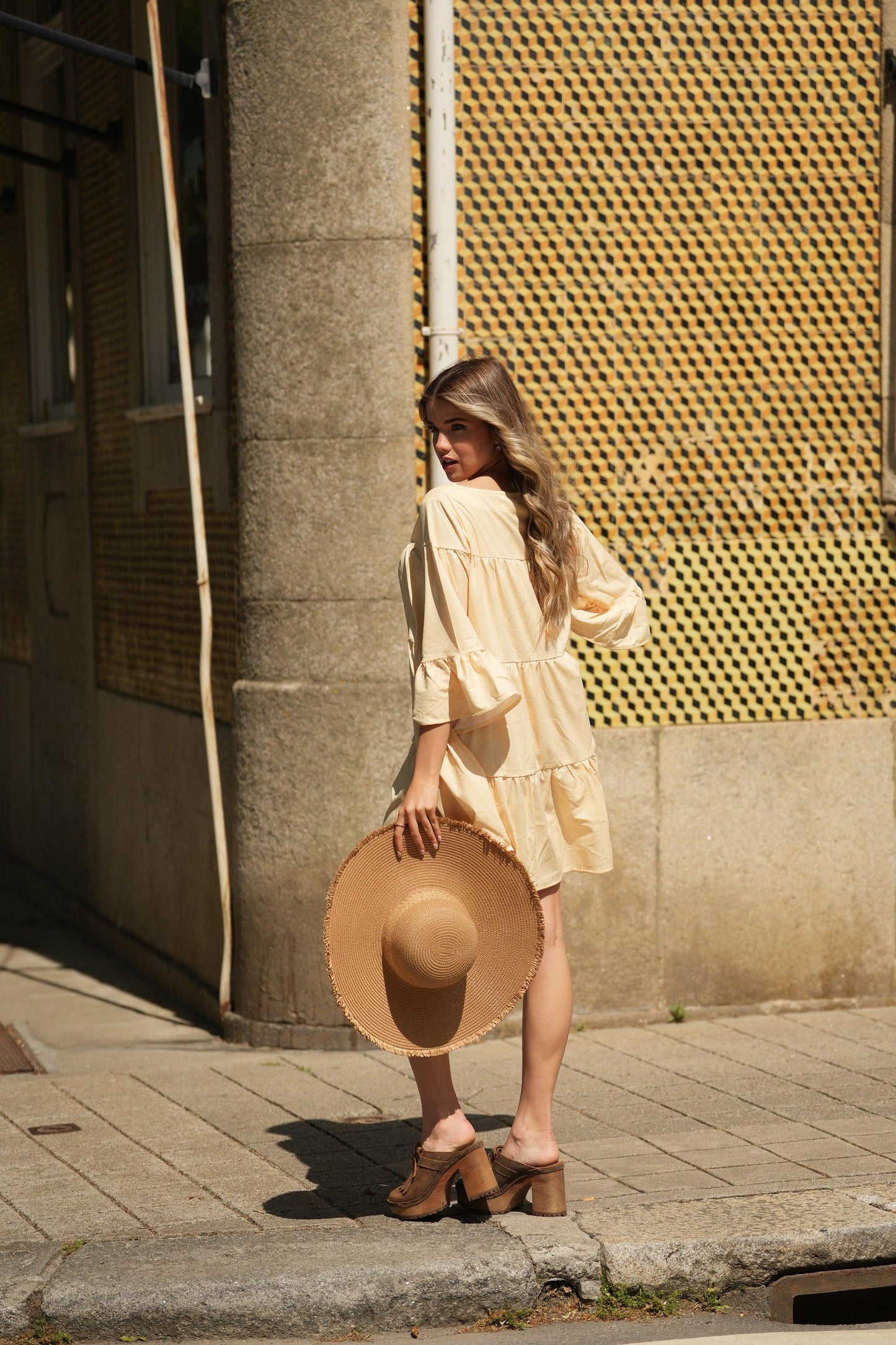 Vestido com folhos