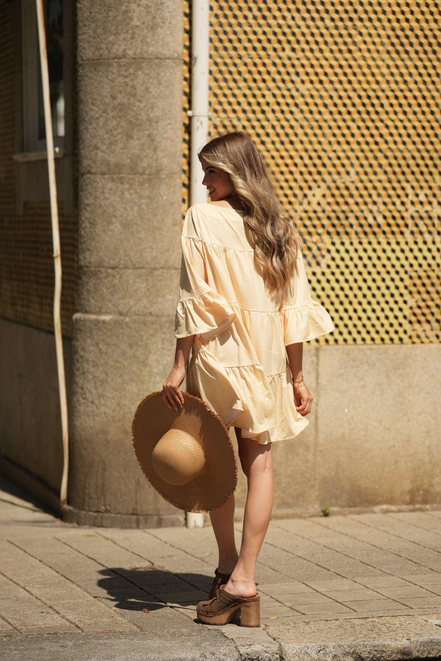 Vestido com folhos