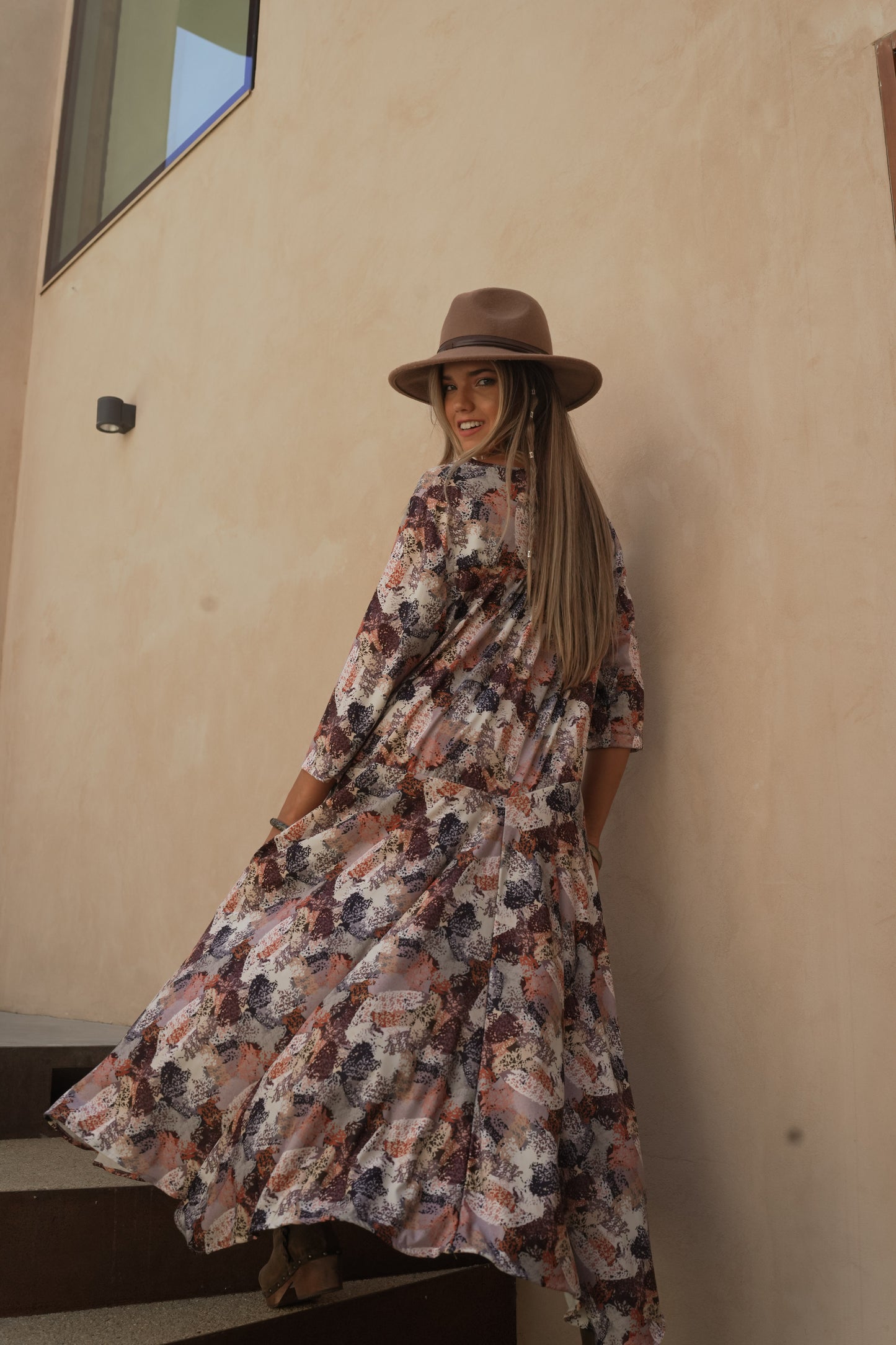 Vestido comprido com folho