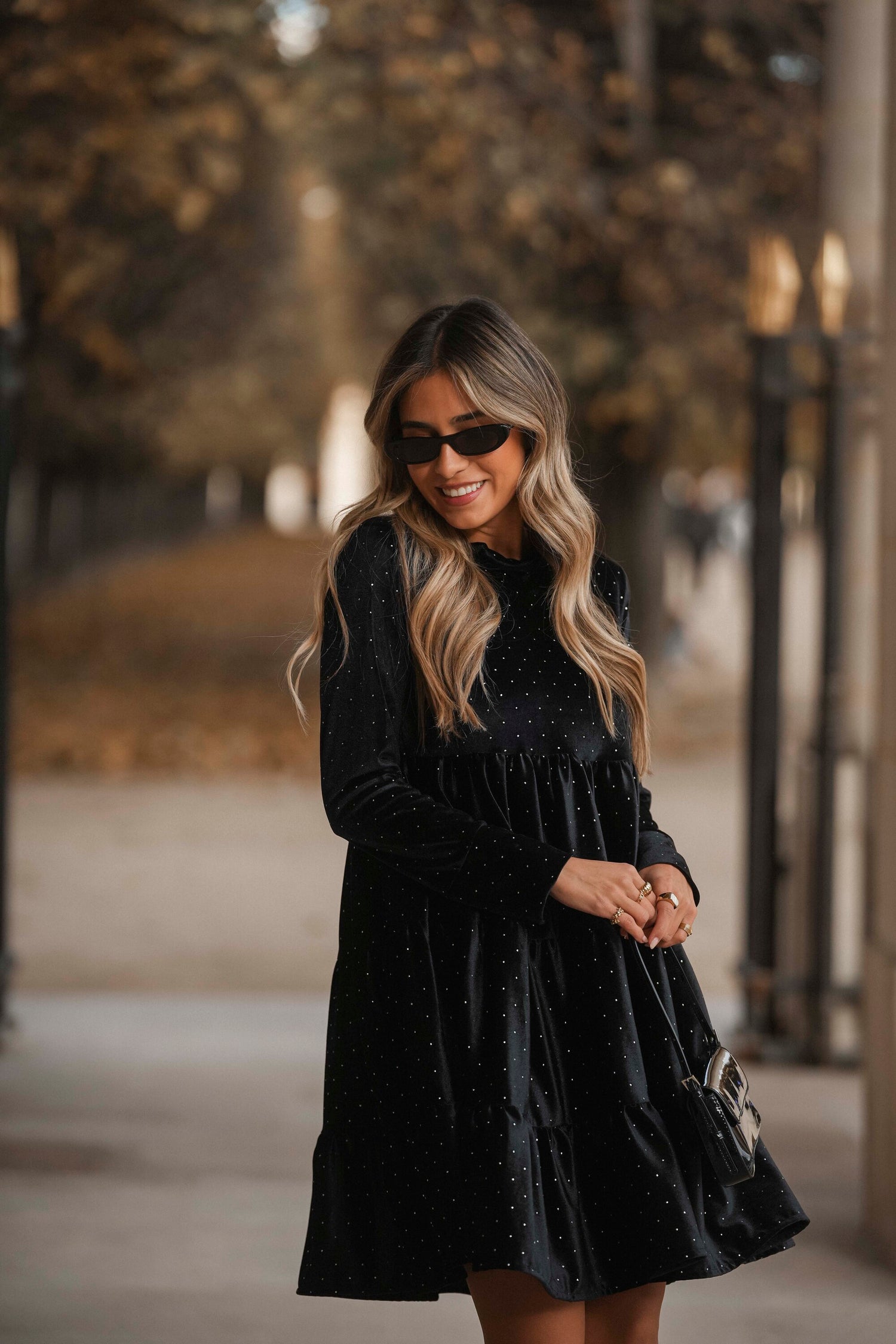 Vestido corto de terciopelo negro