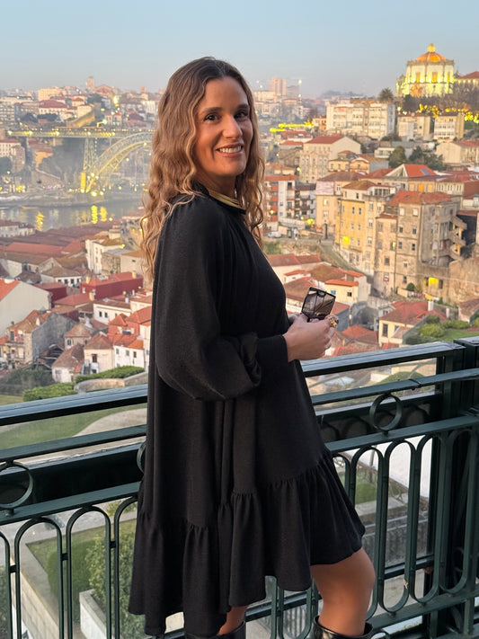 Vestido curto em malha com brilho