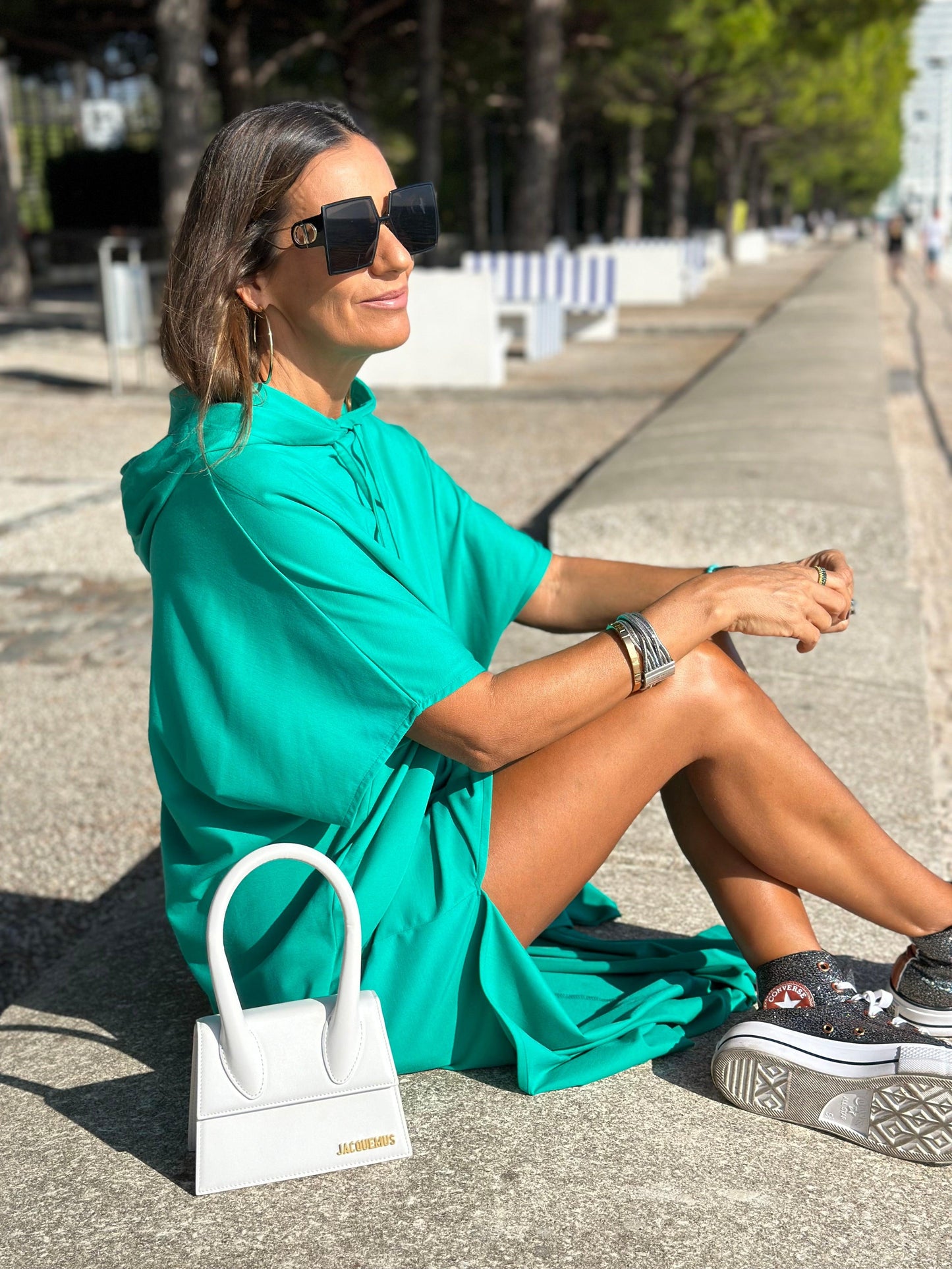 Vestido comprido com capuz