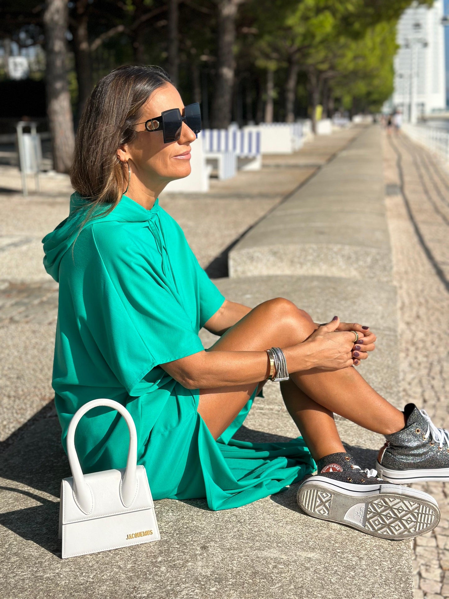 Vestido comprido com capuz