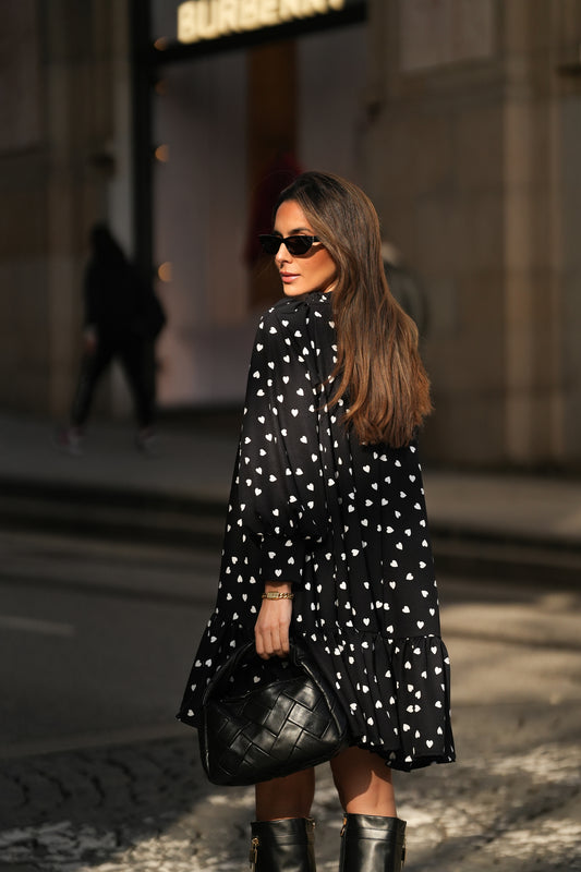 Vestido curto com folho