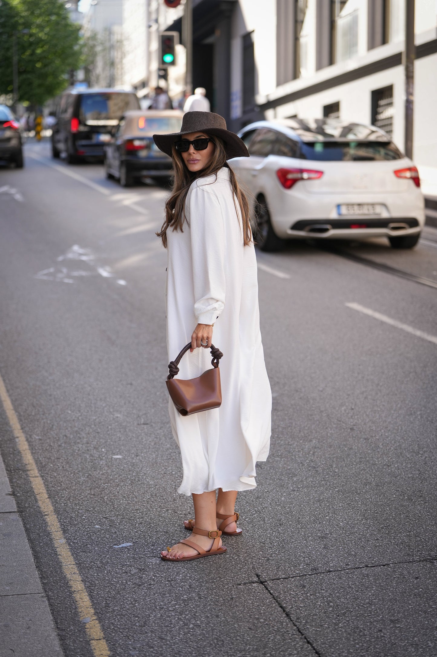 Vestido camiseiro em branco
