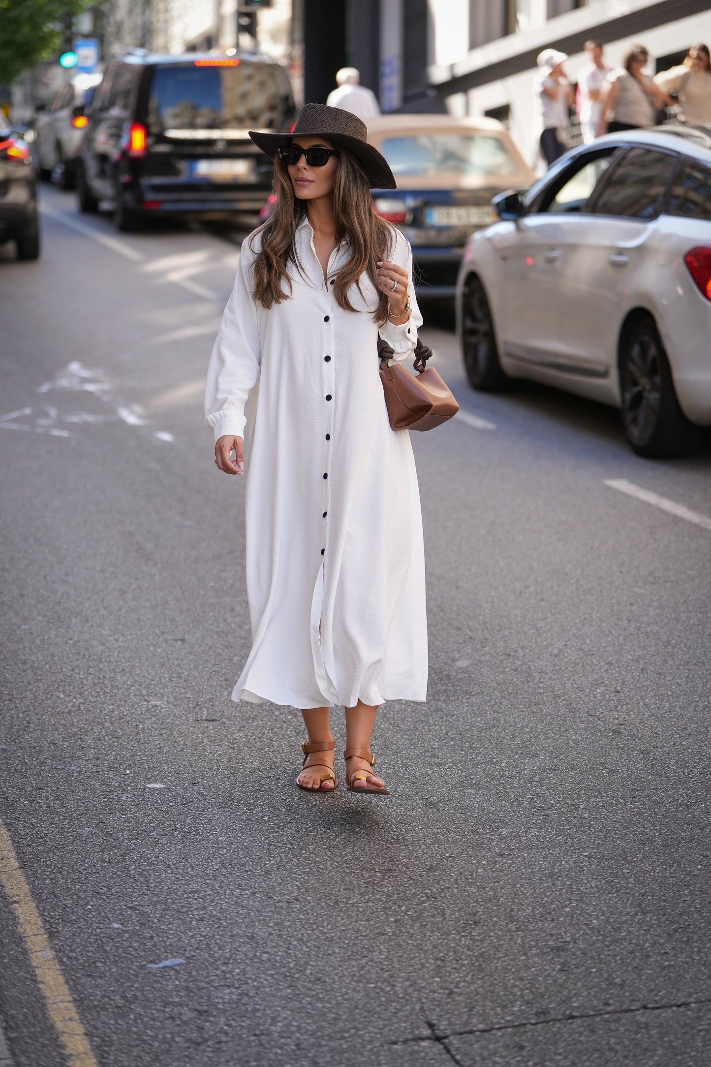 Vestido camiseiro em branco
