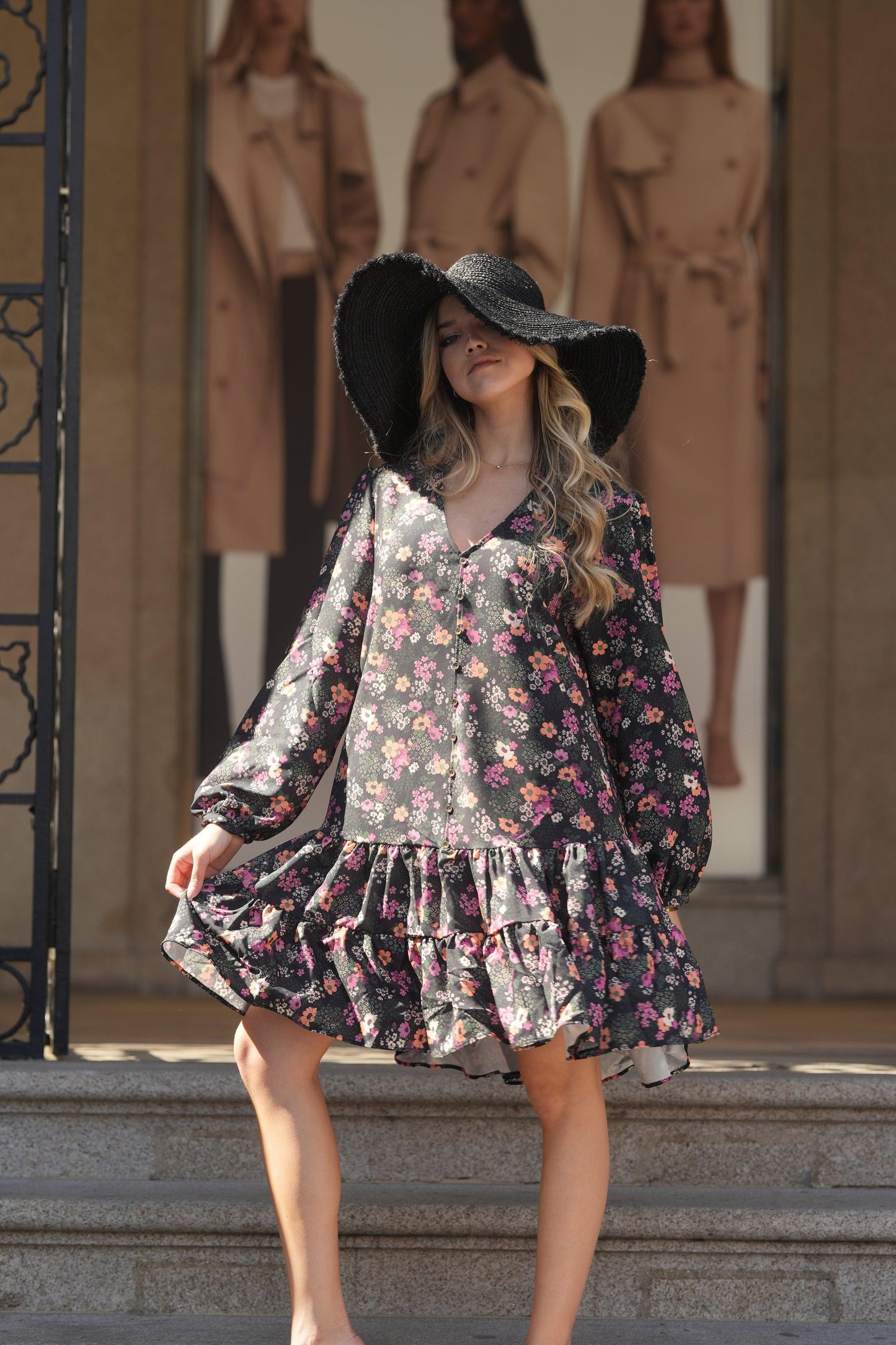 Vestido curto com estampado floral