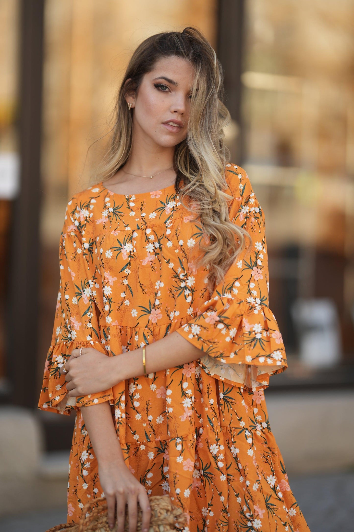 Vestido curto com folhos