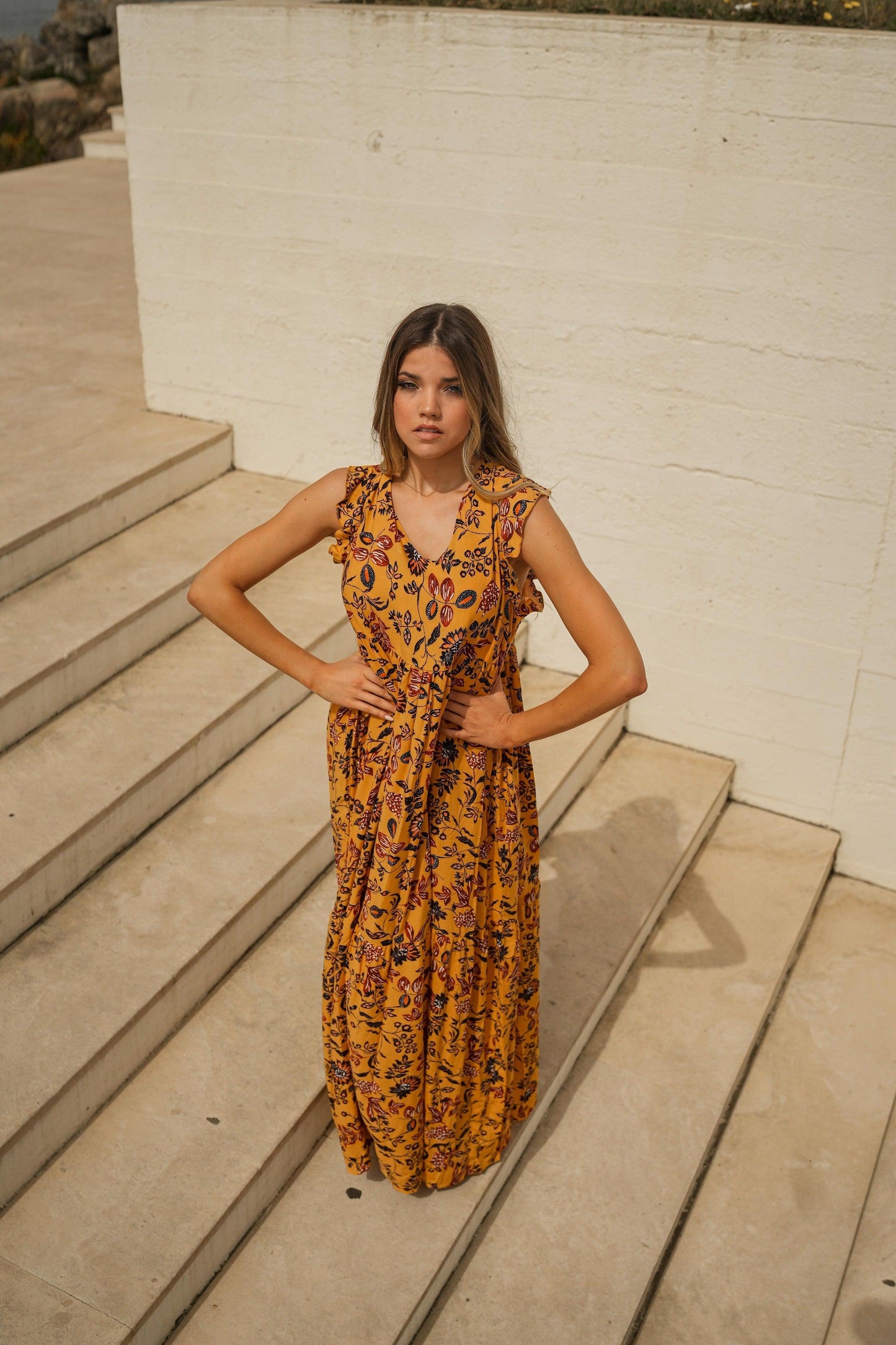 Vestido comprido com folhos estampa floral