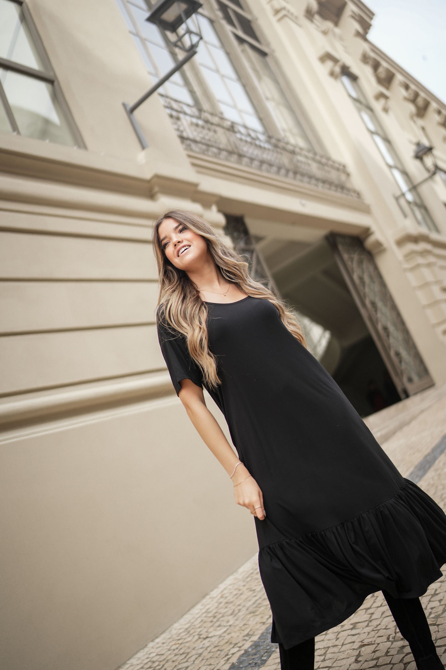 Vestido midi com folho
