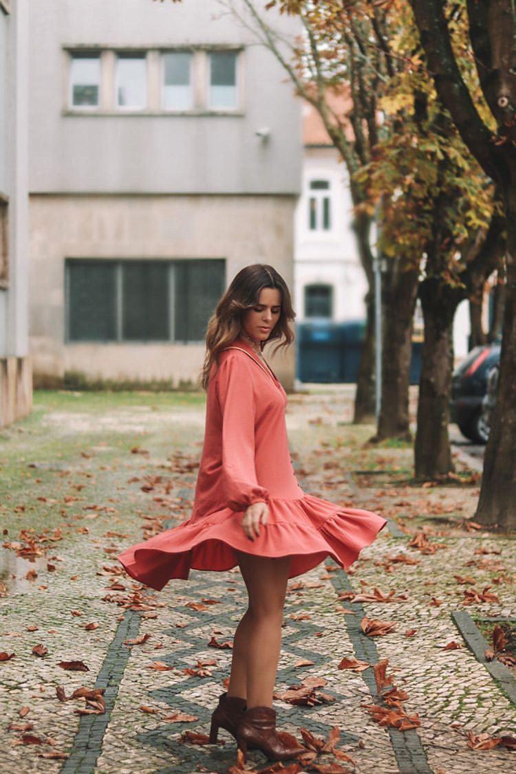 Vestido curto com botões