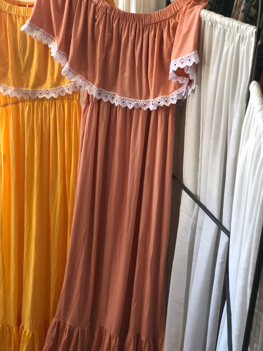 <transcy>Vestido con encaje</transcy>