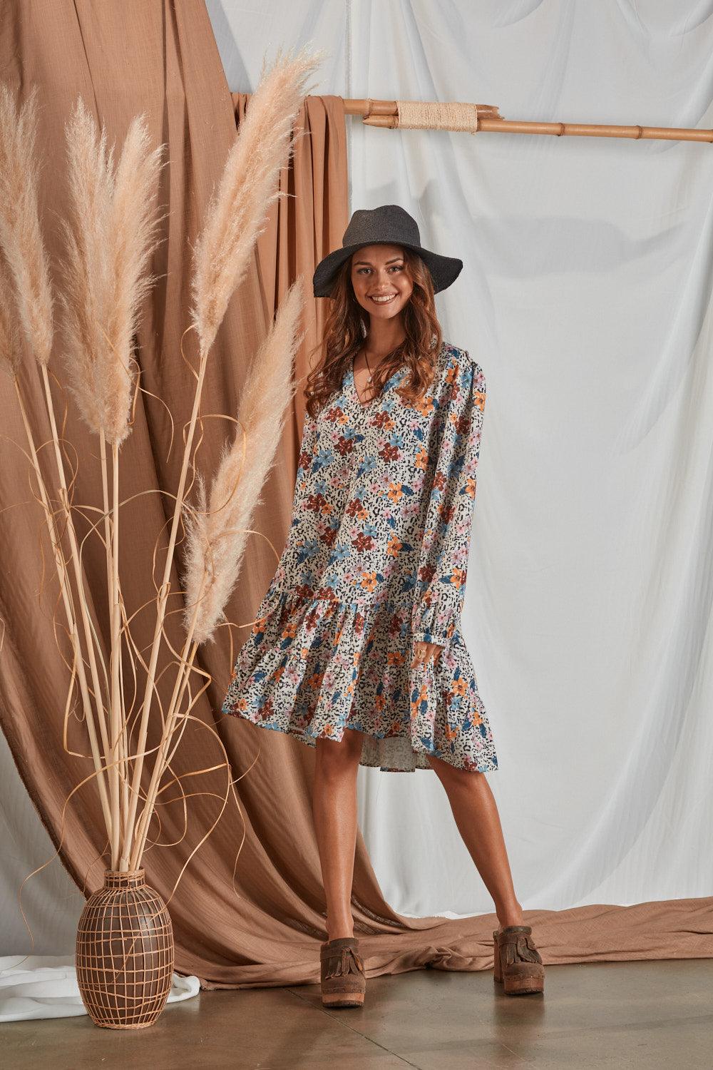 Vestido curto com estampado floral