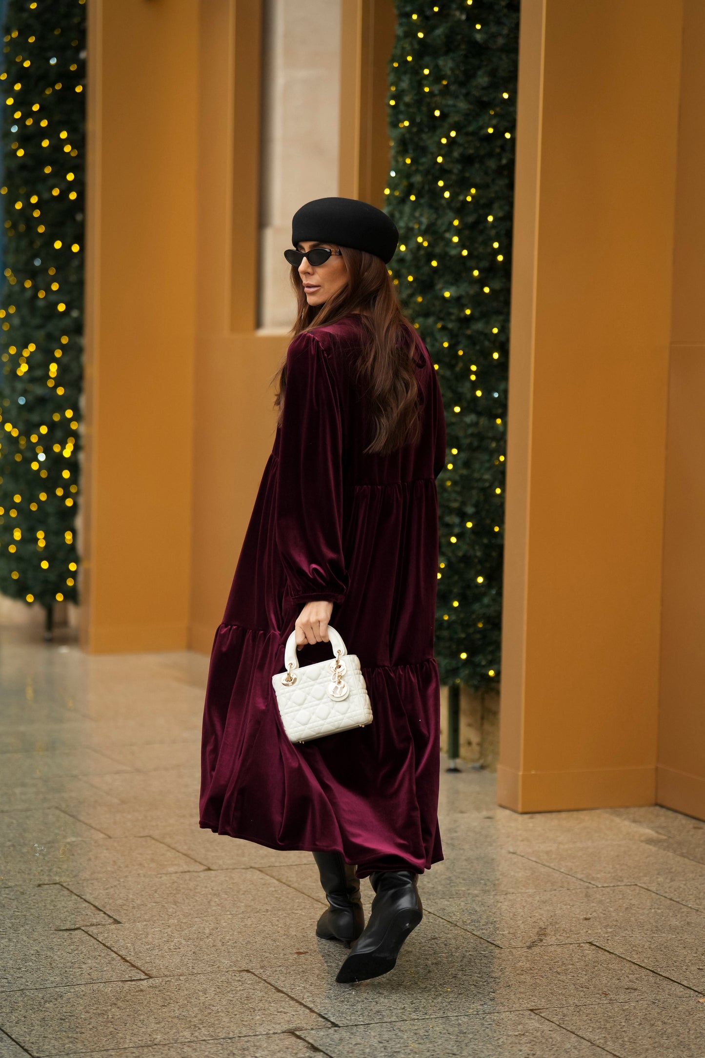 Vestido comprido com folhos em veludo