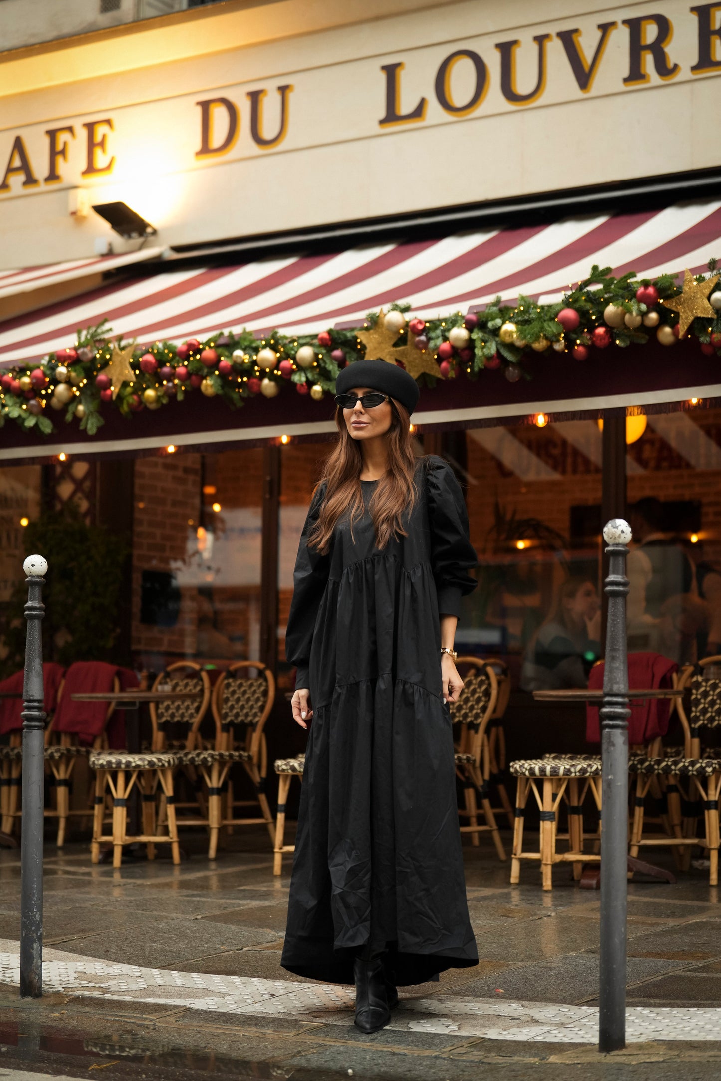 Vestido comprido com folho em preto