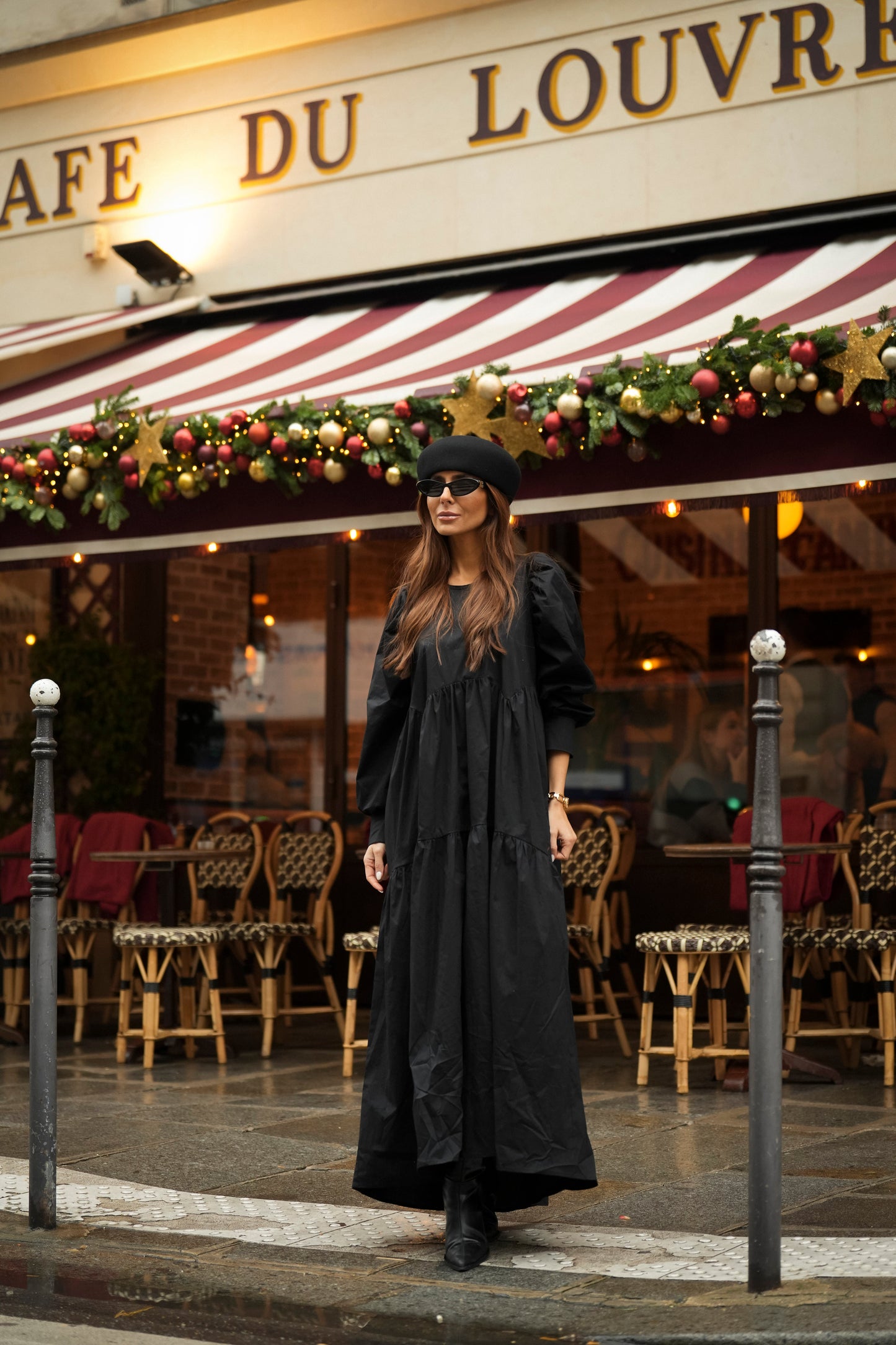 Vestido comprido com folho em preto