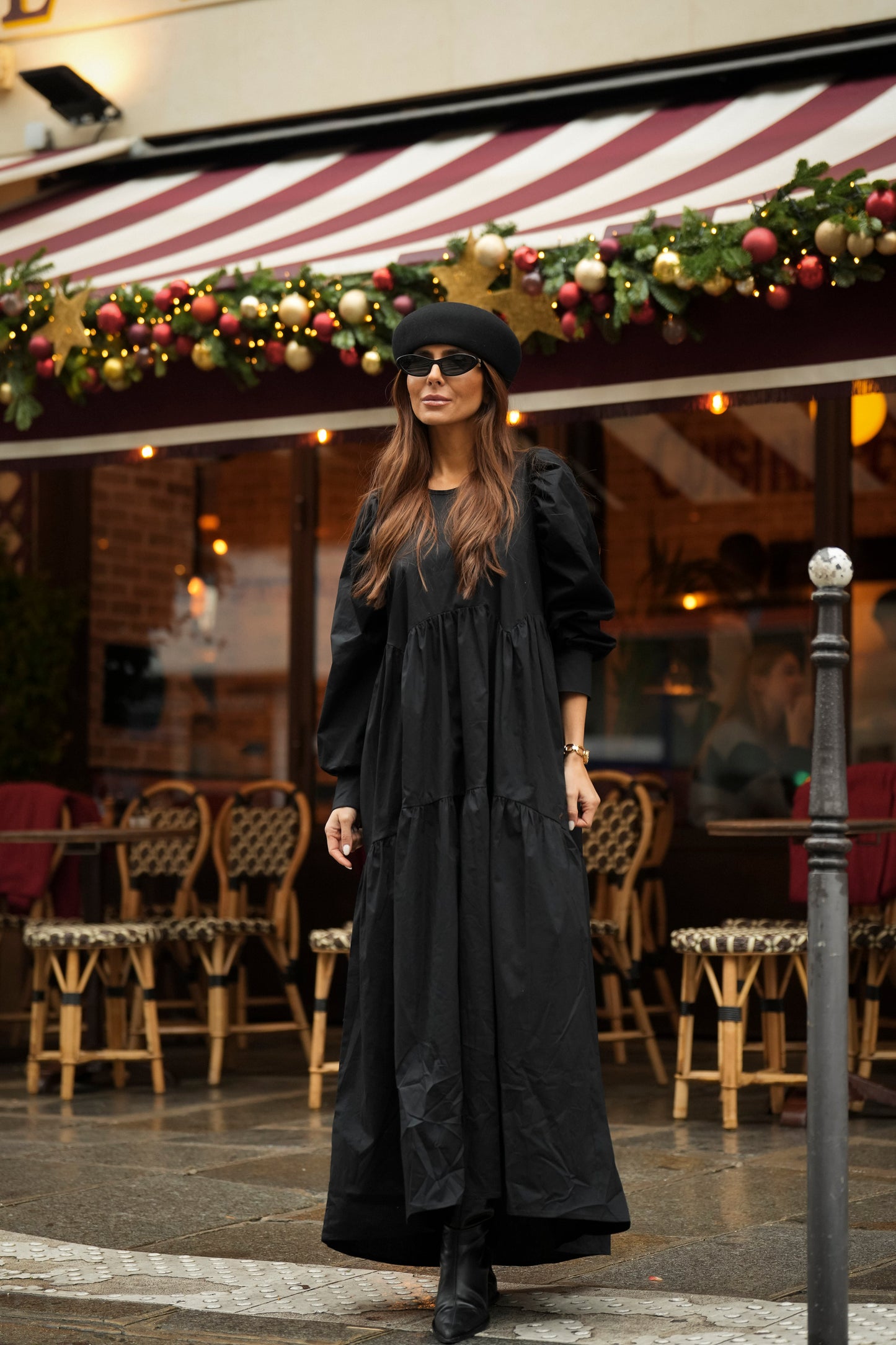 Vestido comprido com folho em preto