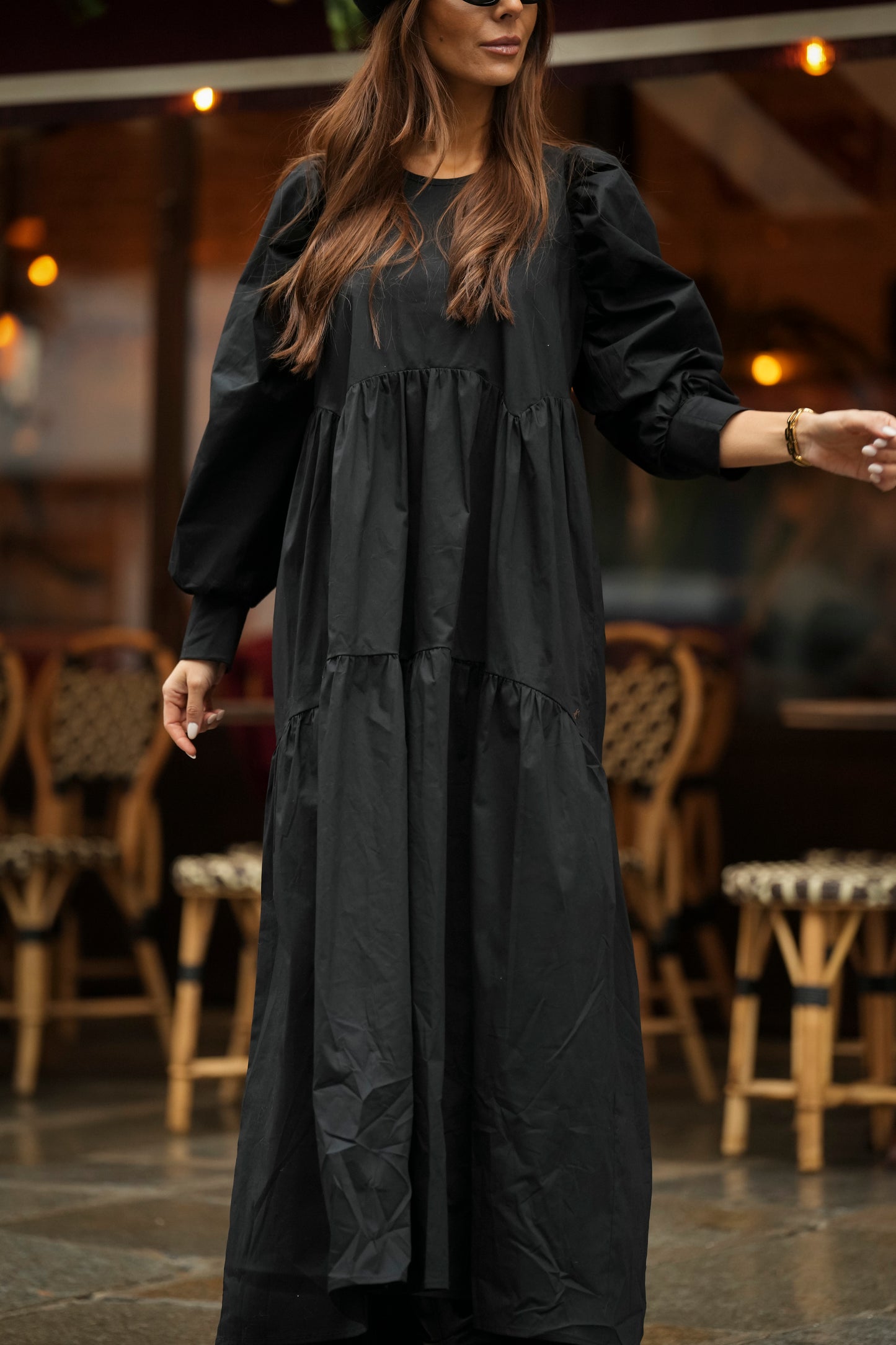 Vestido comprido com folho em preto