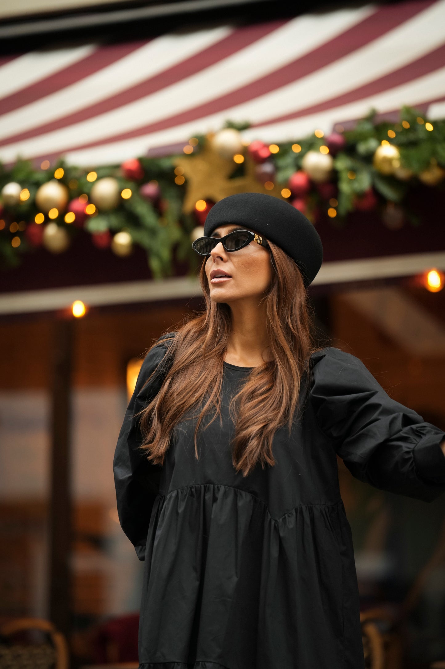 Vestido comprido com folho em preto