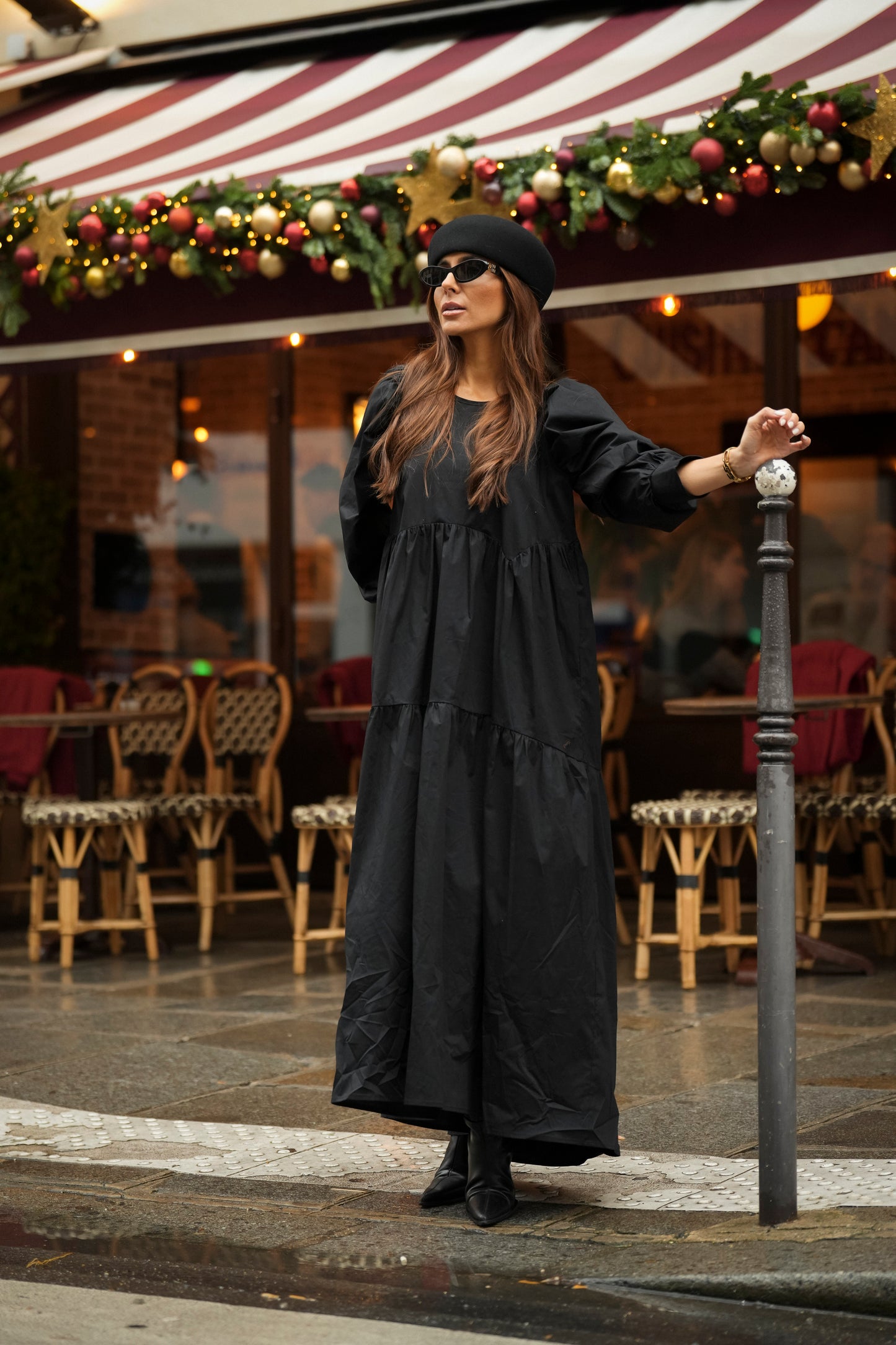 Vestido comprido com folho em preto