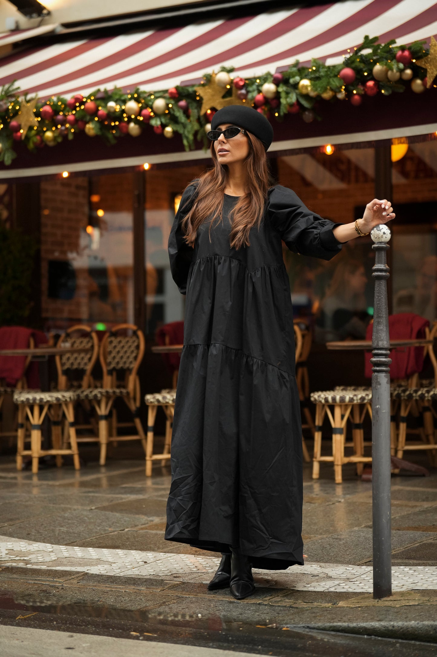 Vestido comprido com folho em preto