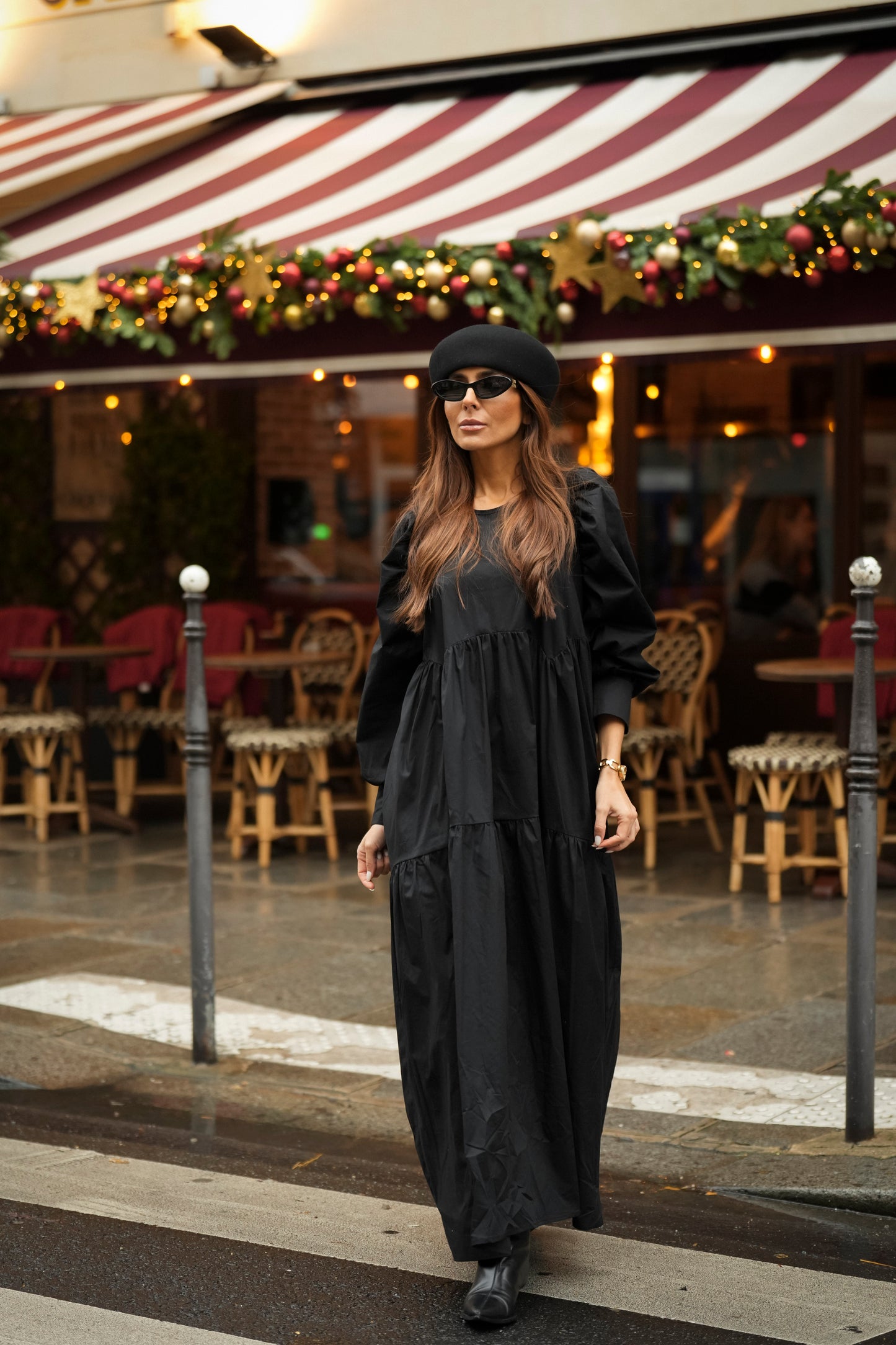 Vestido comprido com folho em preto