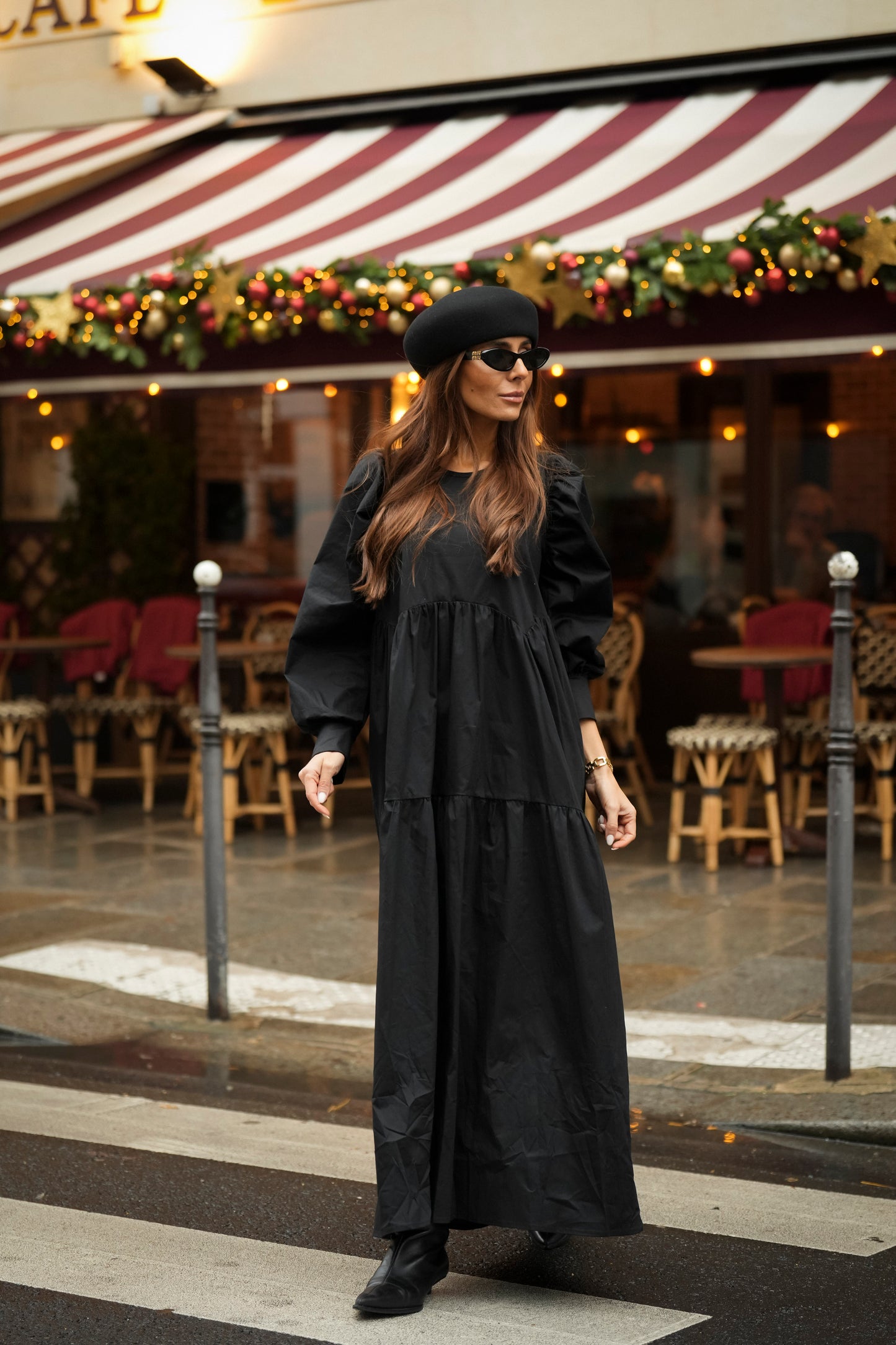 Vestido comprido com folho em preto