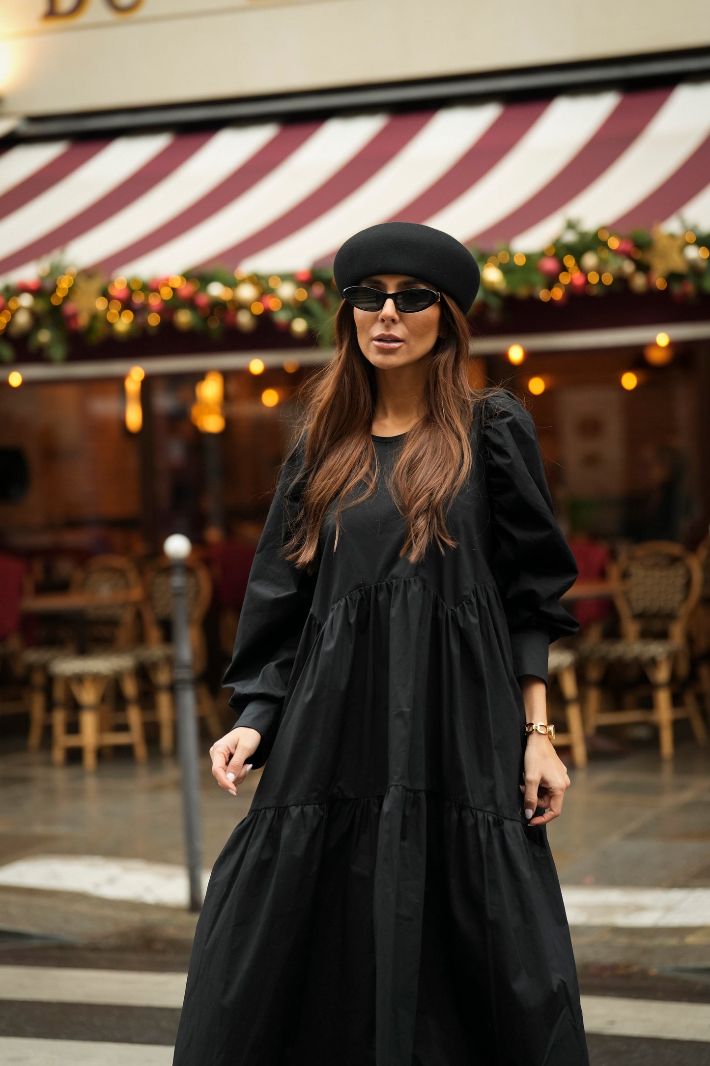 Vestido comprido com folho em preto