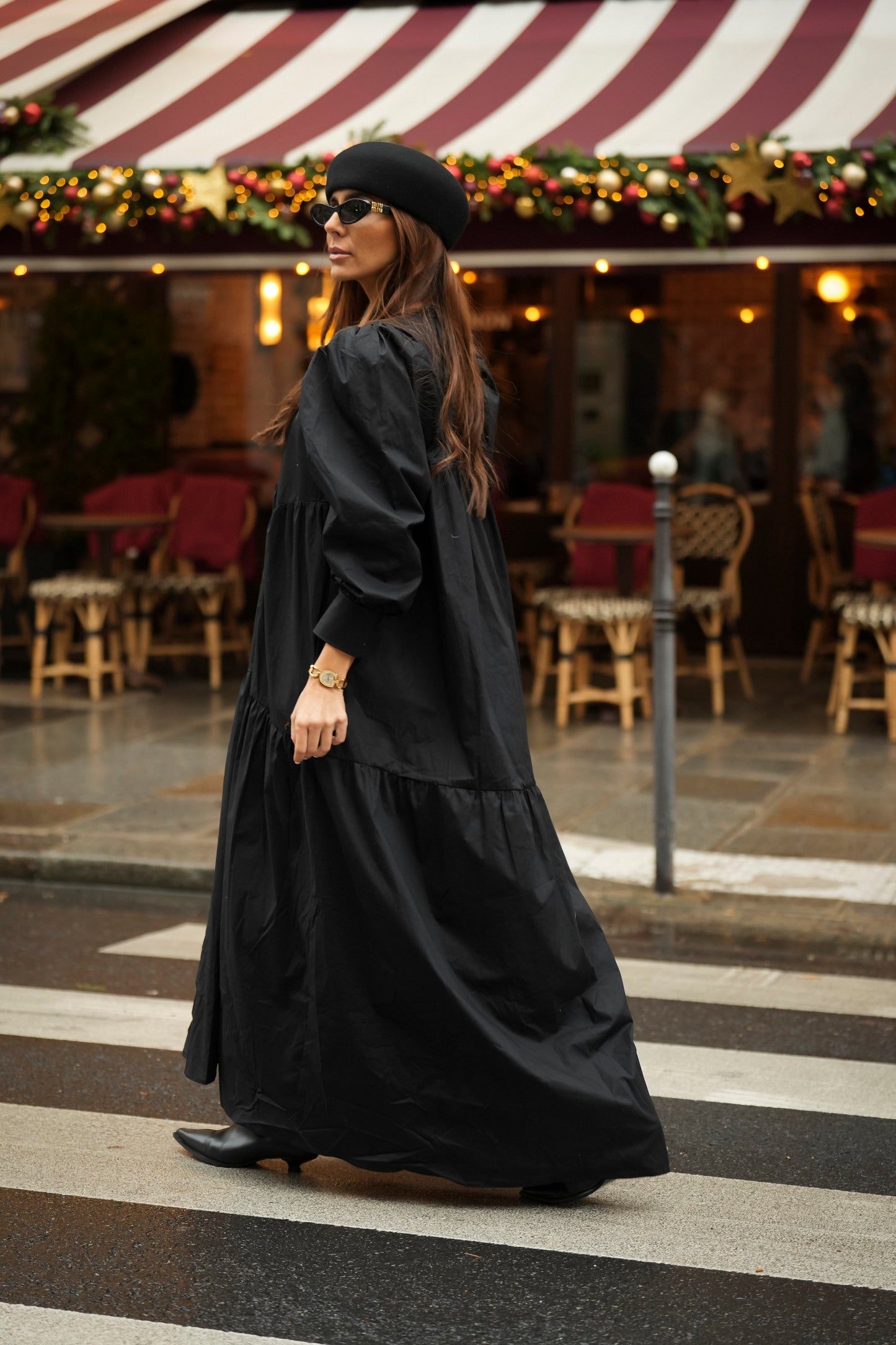 Vestido comprido com folho em preto