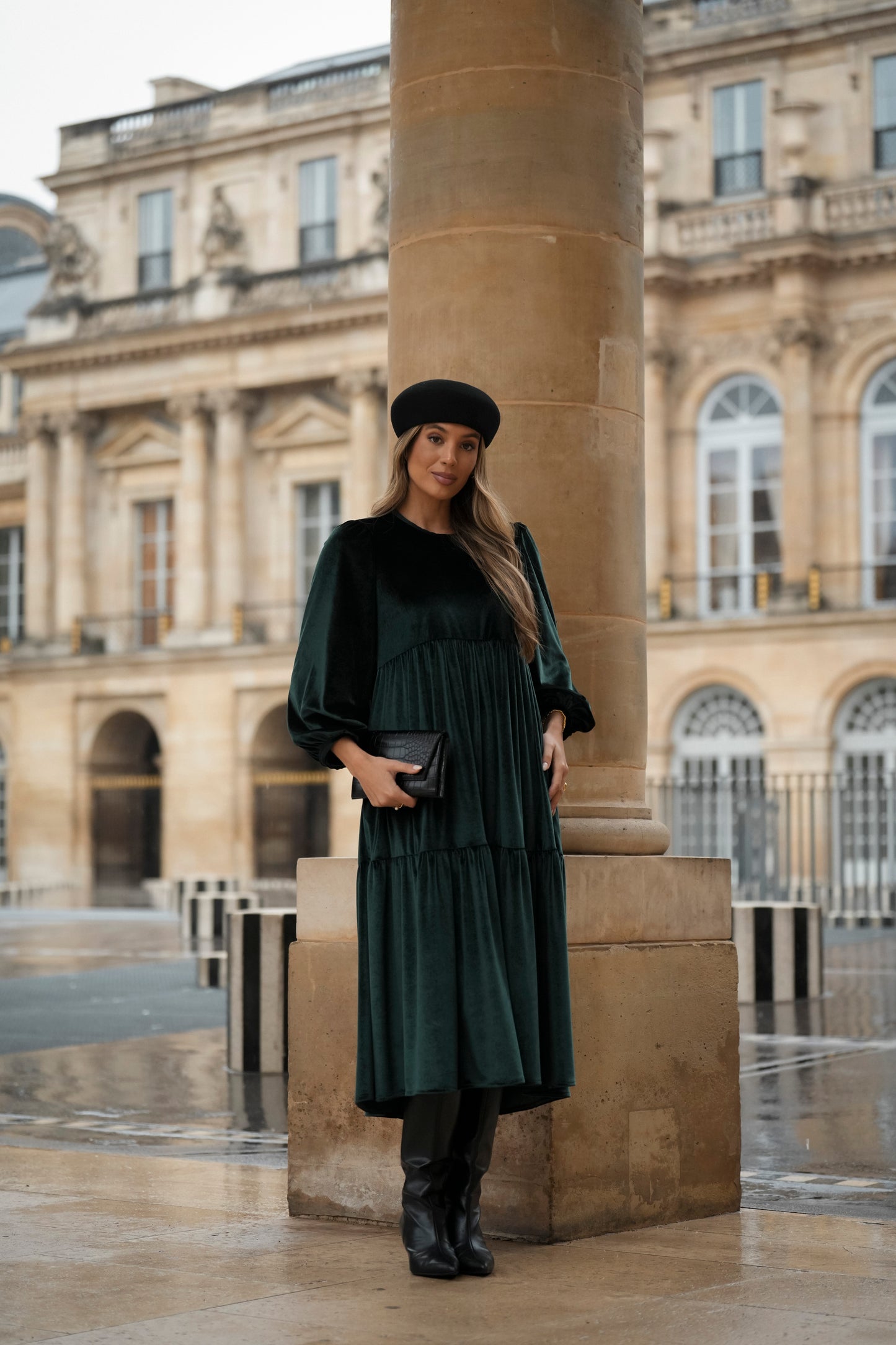 Vestido comprido com folhos em veludo