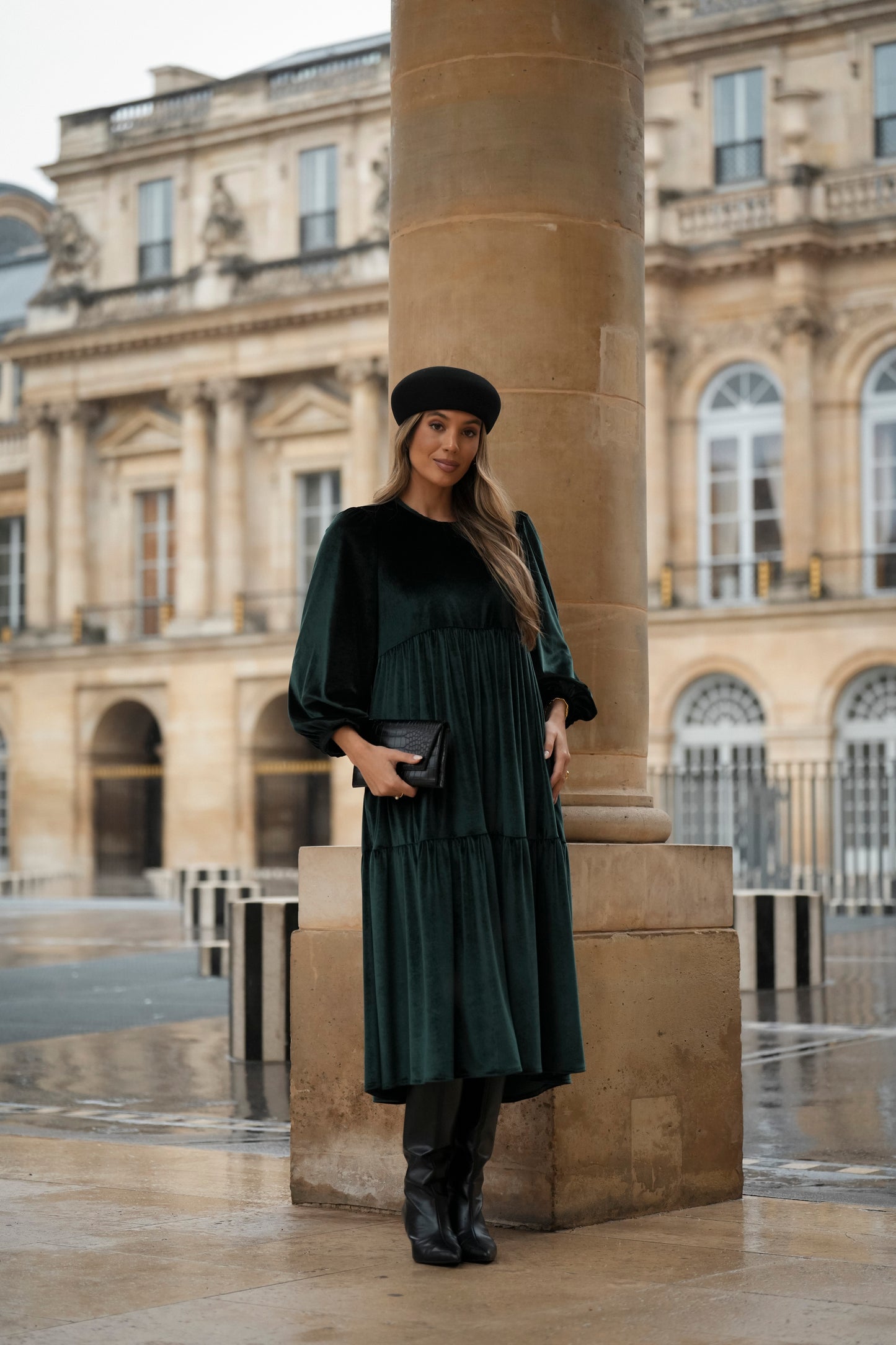 Vestido comprido com folhos em veludo