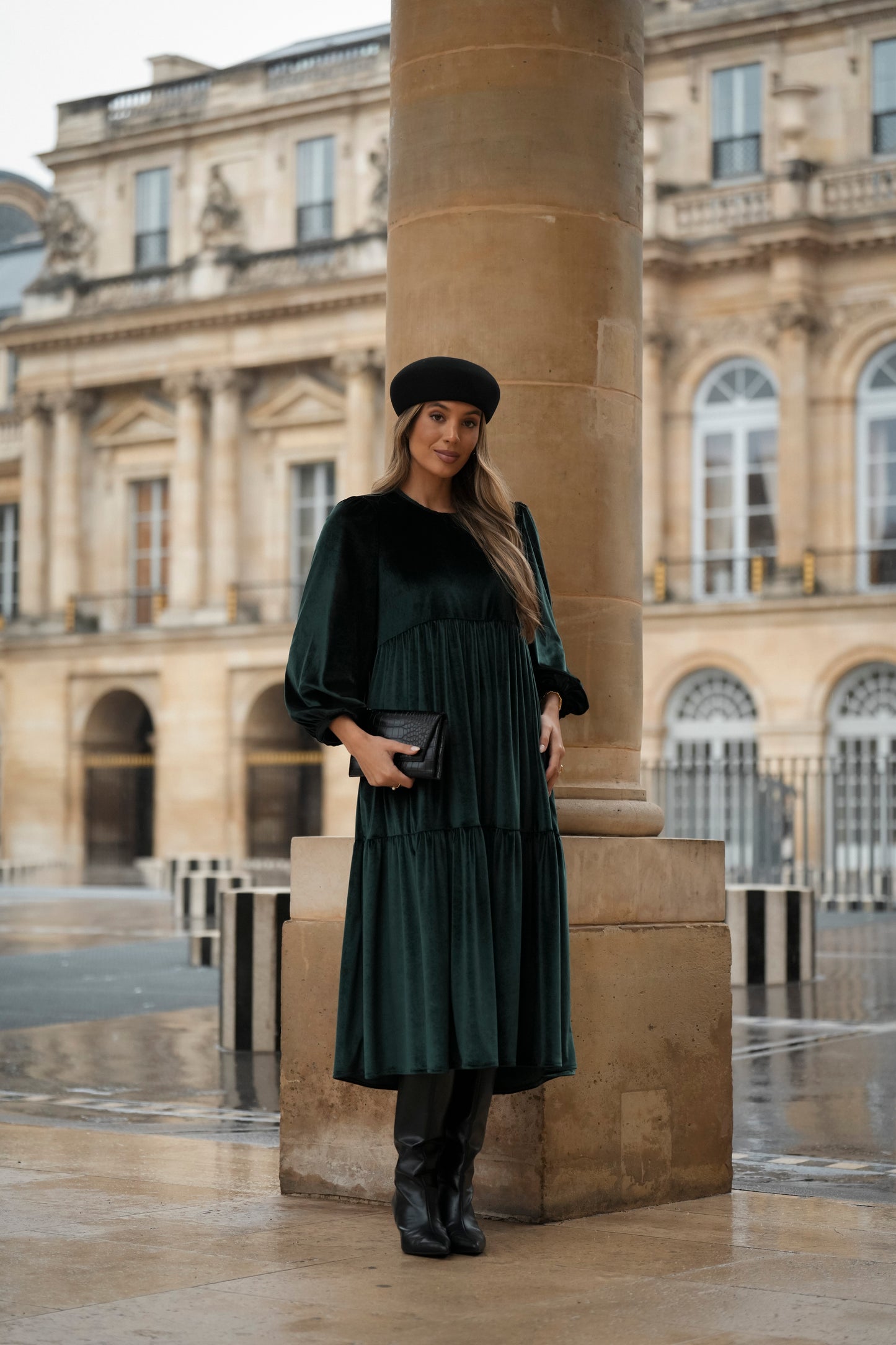 Vestido comprido com folhos em veludo