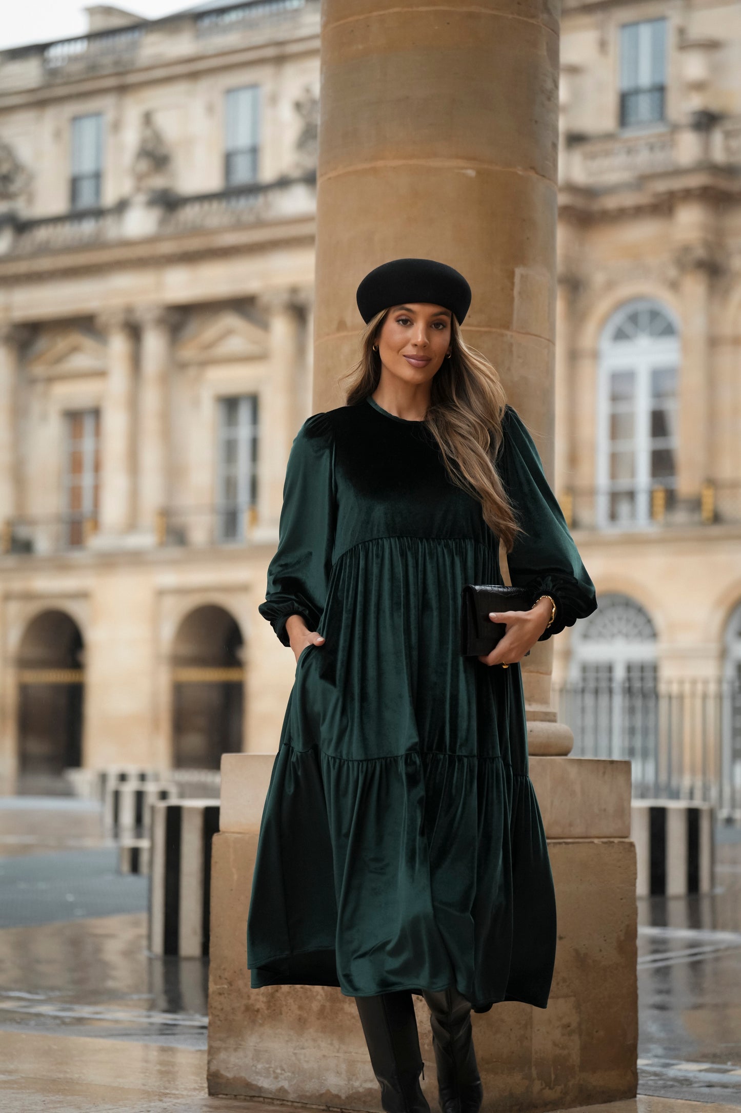 Vestido comprido com folhos em veludo