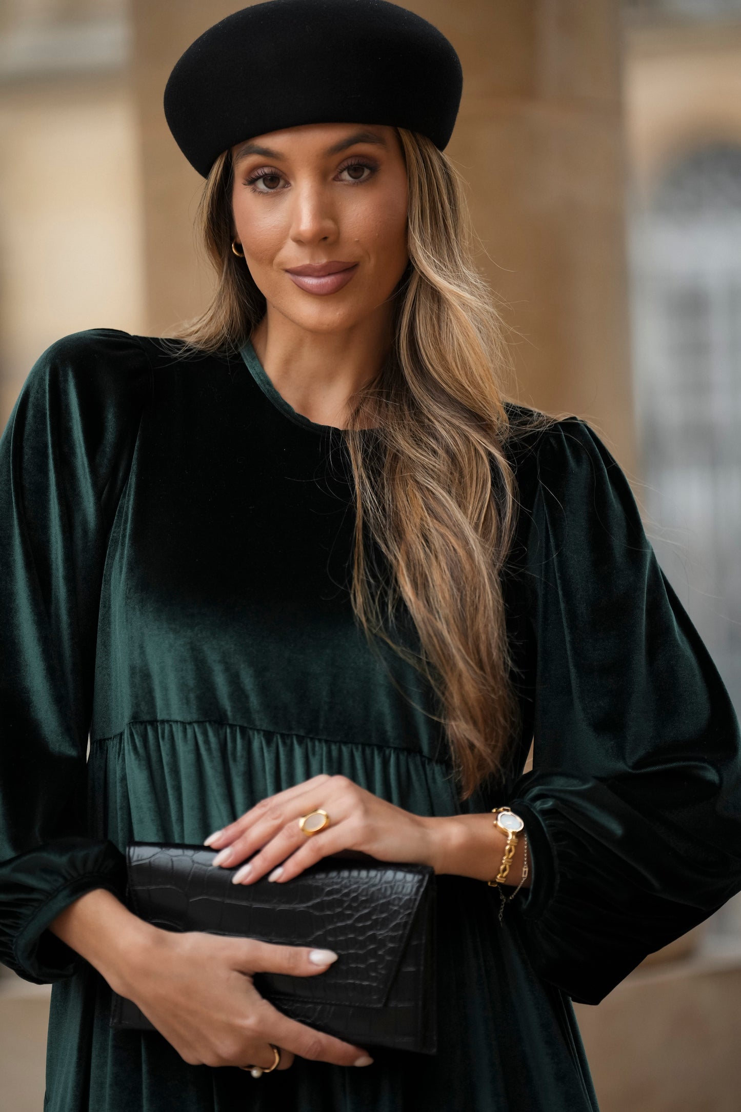 Vestido comprido com folhos em veludo