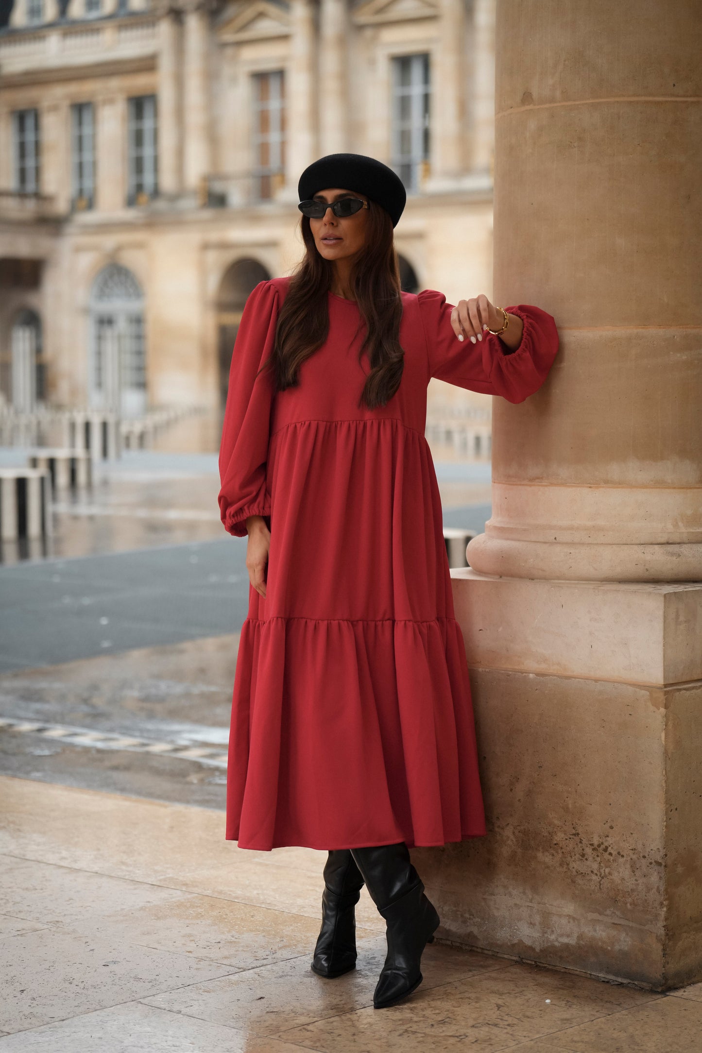 Vestido comprido com folhos em vermelho