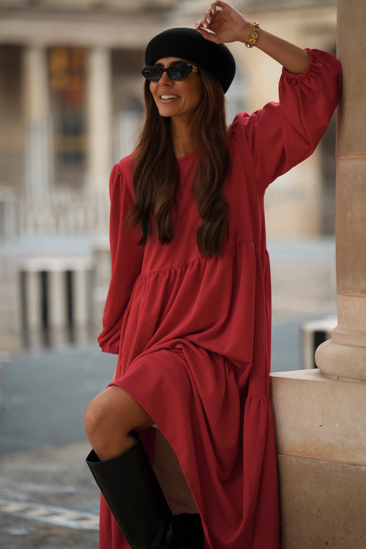 Vestido comprido com folhos em vermelho