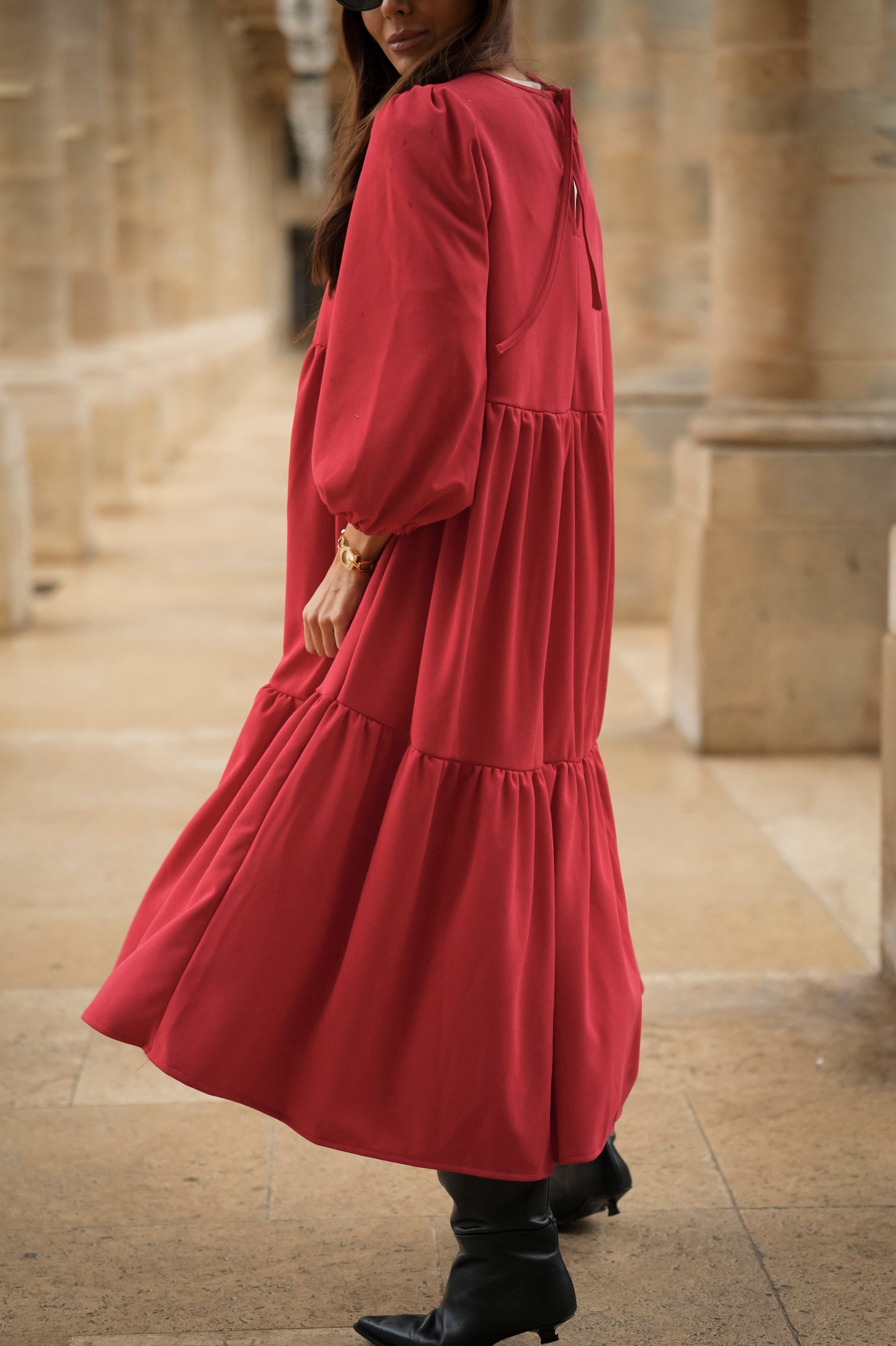 Vestido comprido com folhos em vermelho