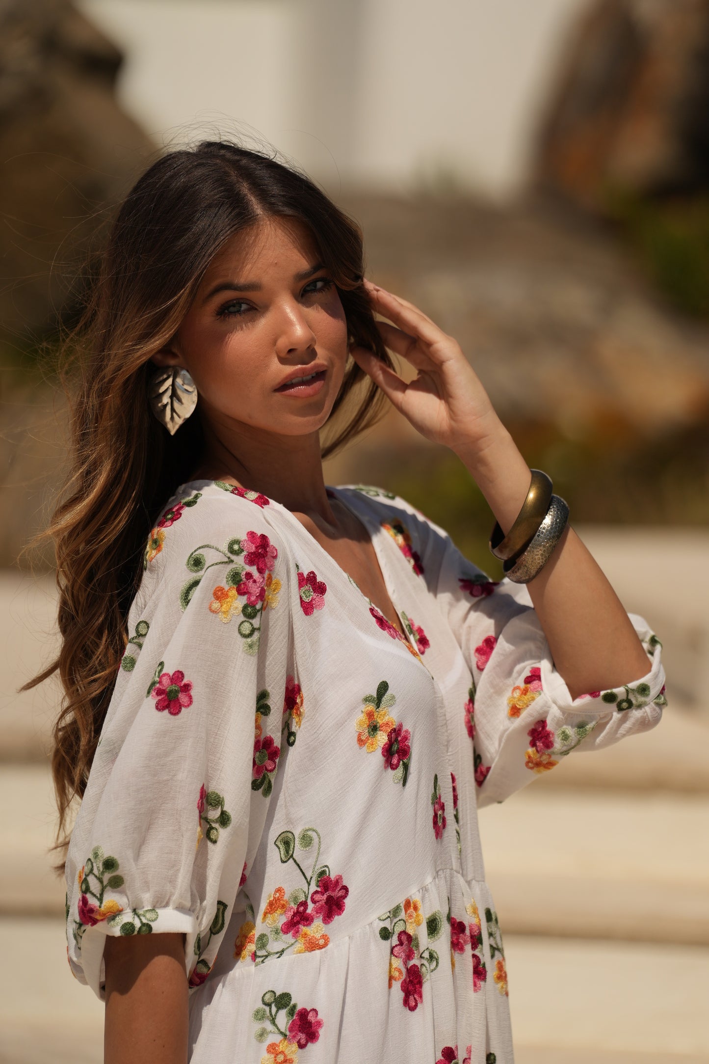 Vestido comprido branco com flores