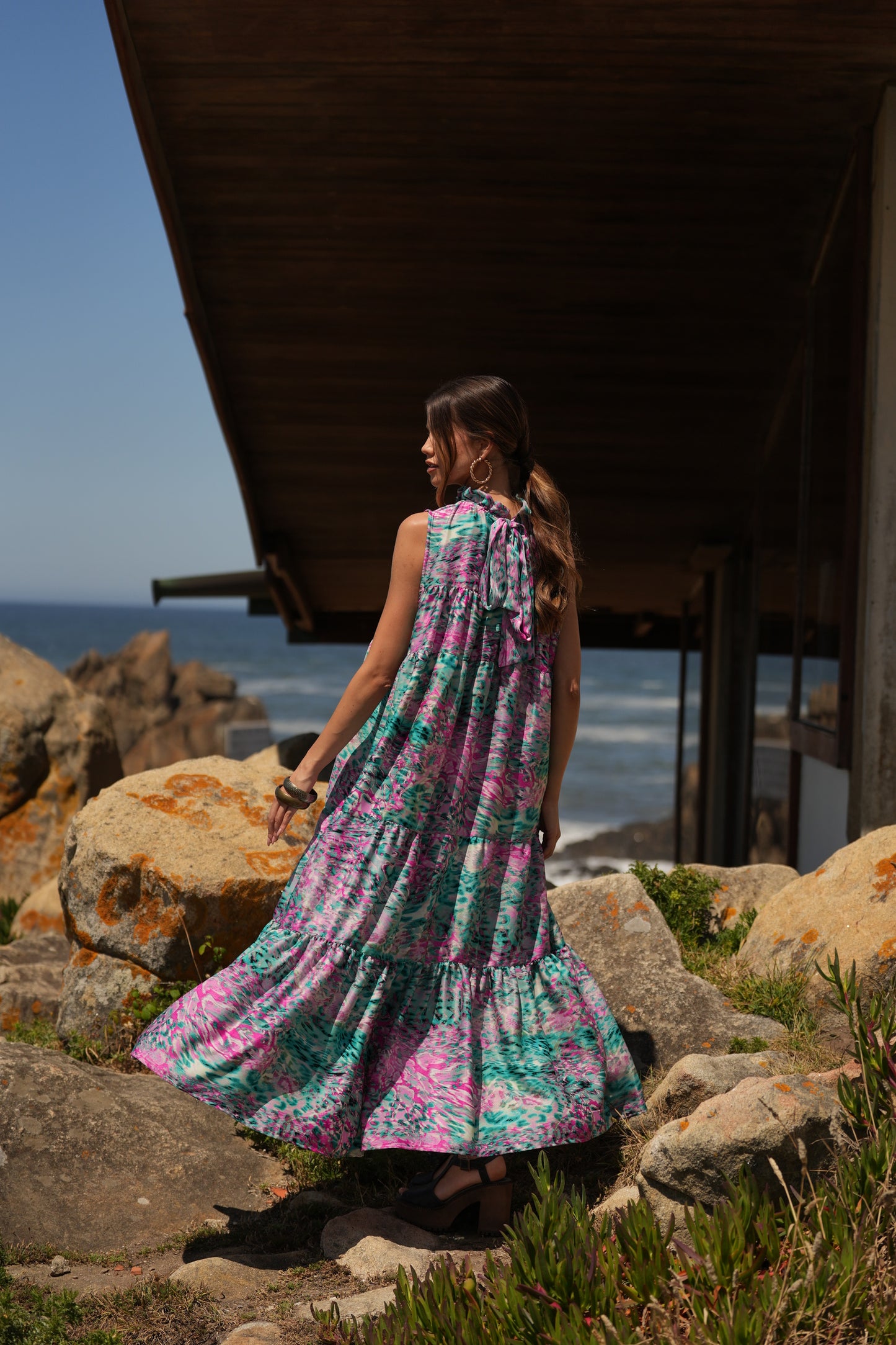 Vestido comprido em seda estampada