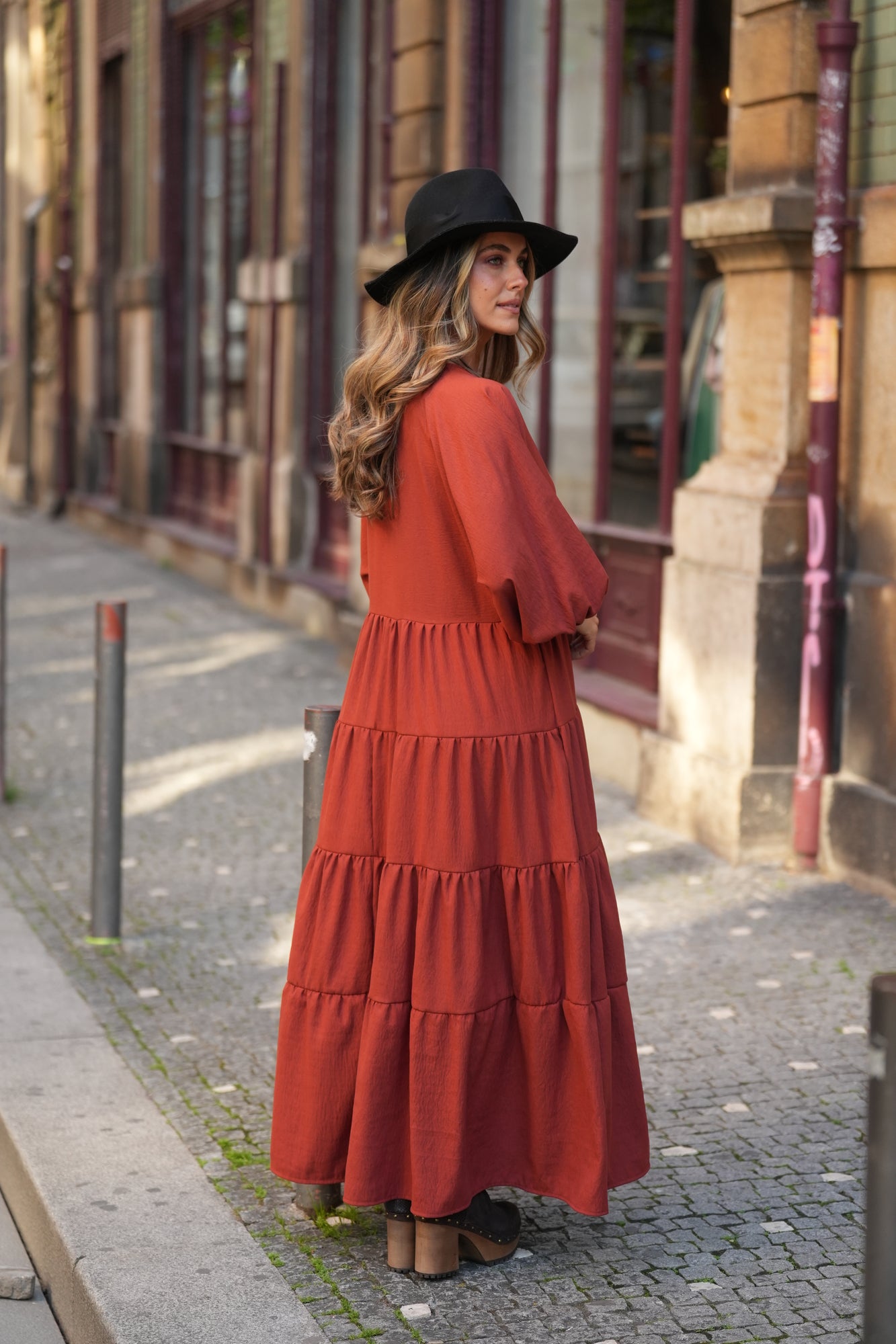 Vestido comprido com folhos