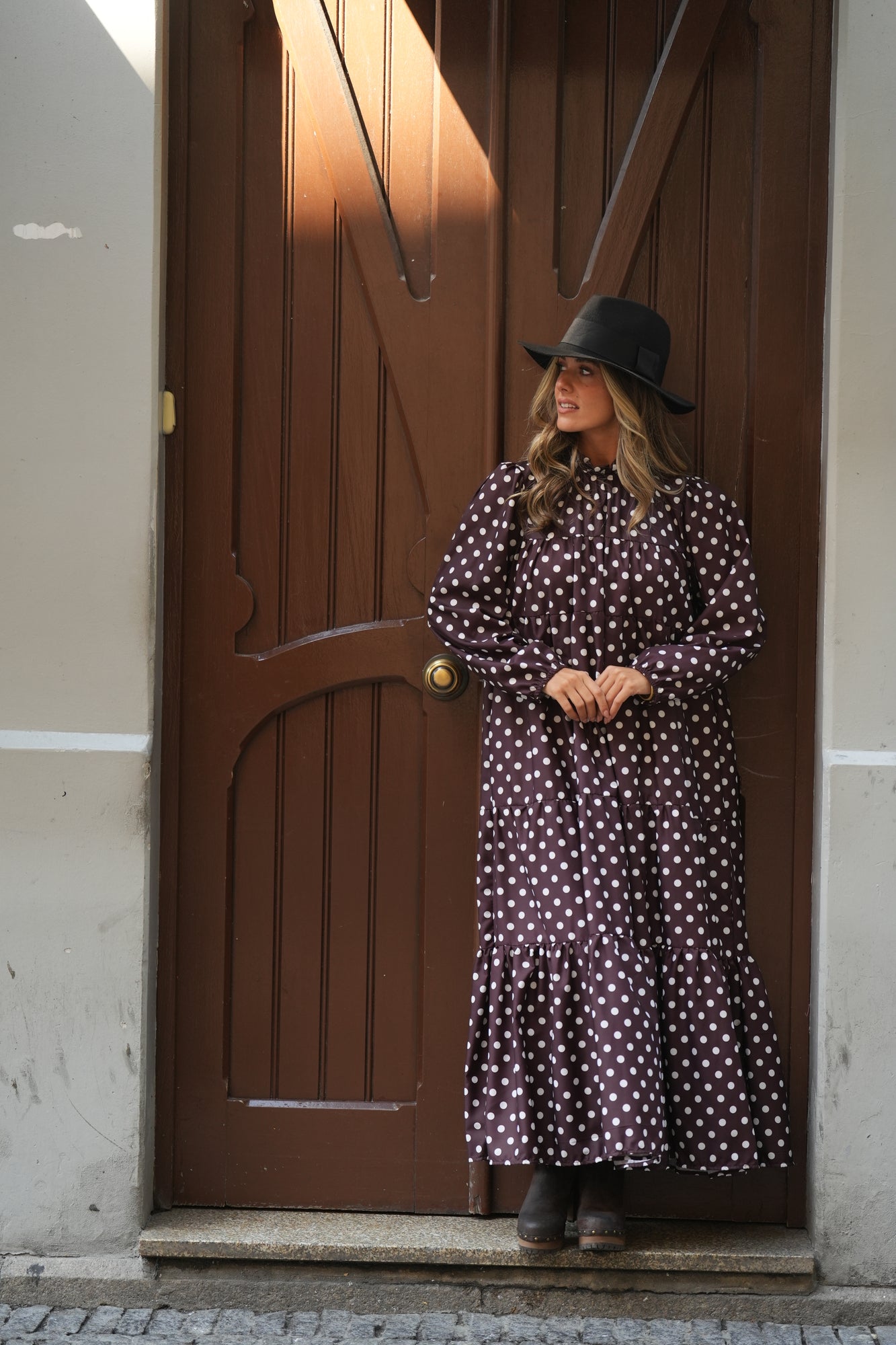 Vestido comprido com folhos